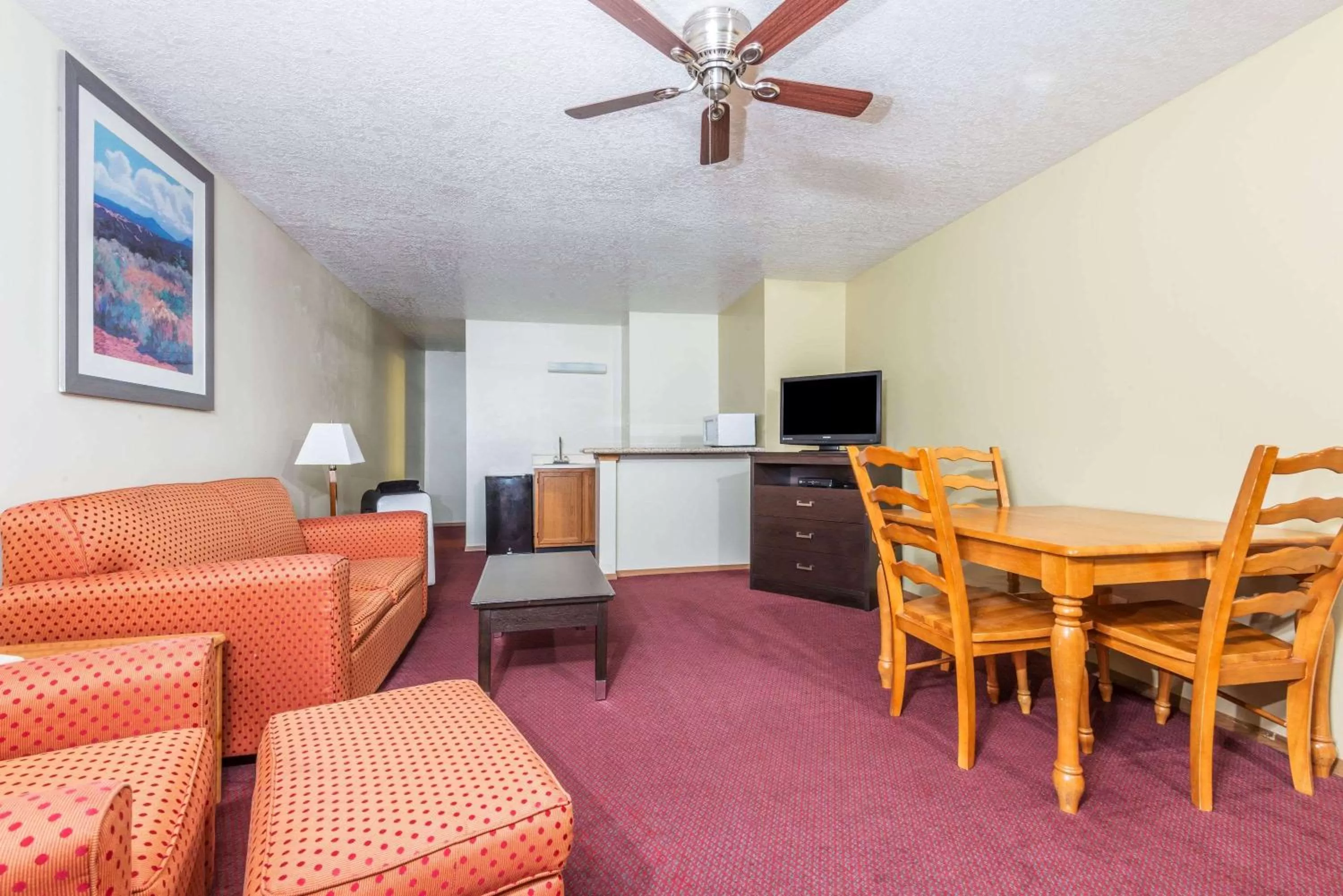 Photo of the whole room in Days Inn by Wyndham Pueblo