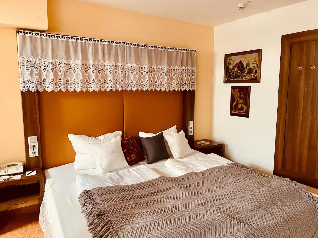 Bed in Tante ALMA's Mannheimer Hotel