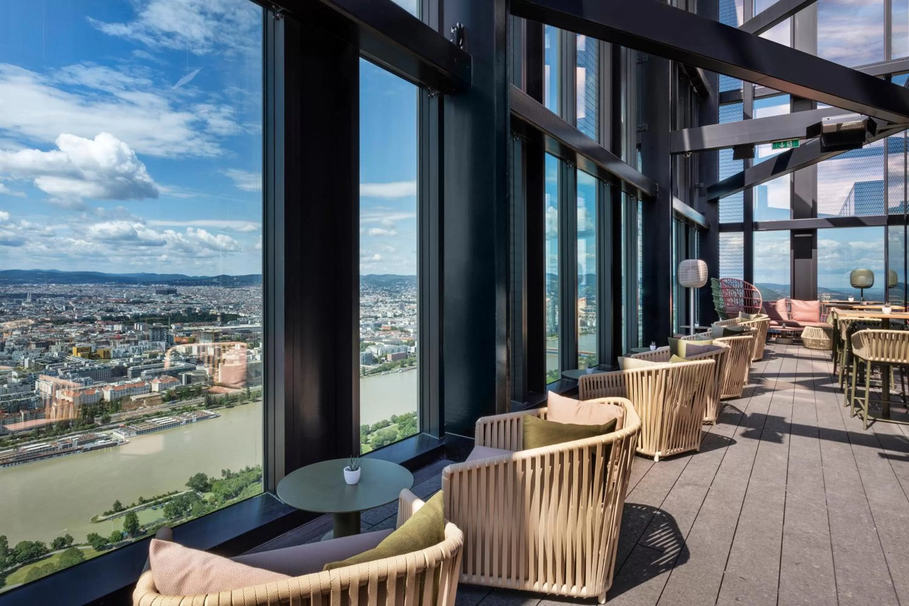 Lounge or bar in Melia Vienna