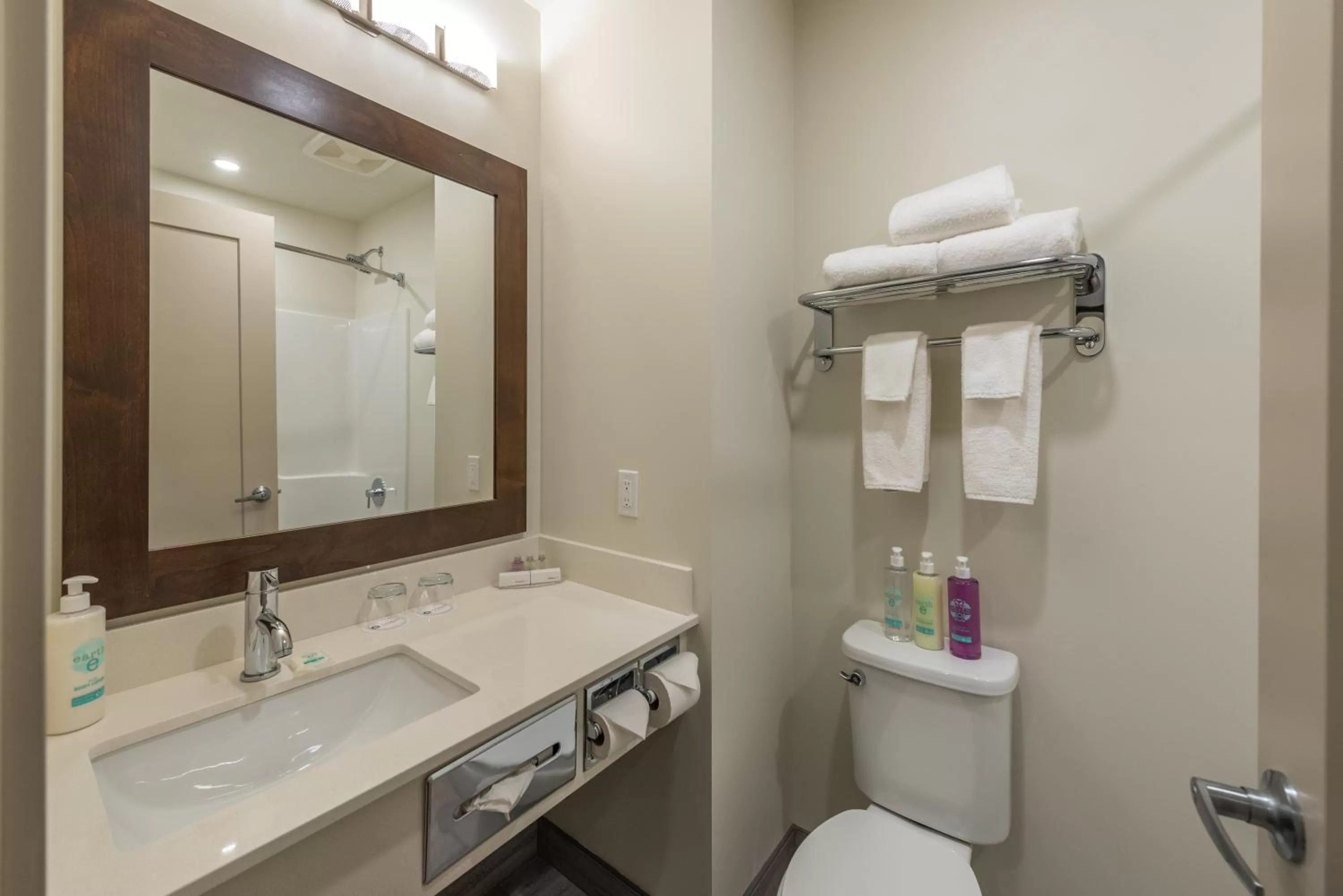 Bathroom in Coast Oliver Hotel