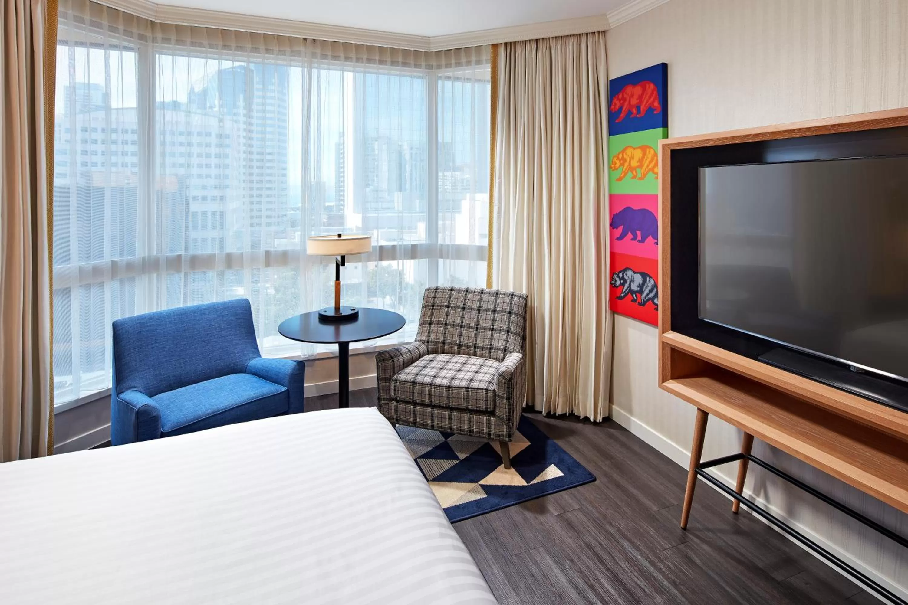 TV and multimedia, Bed in The Bristol Hotel San Diego