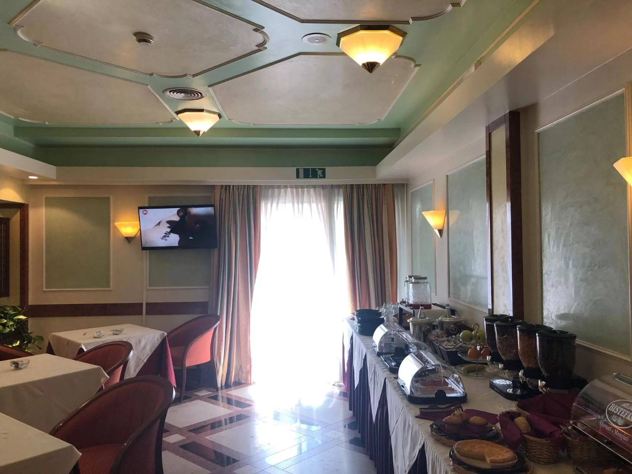 Breakfast in Hotel Motel Regal