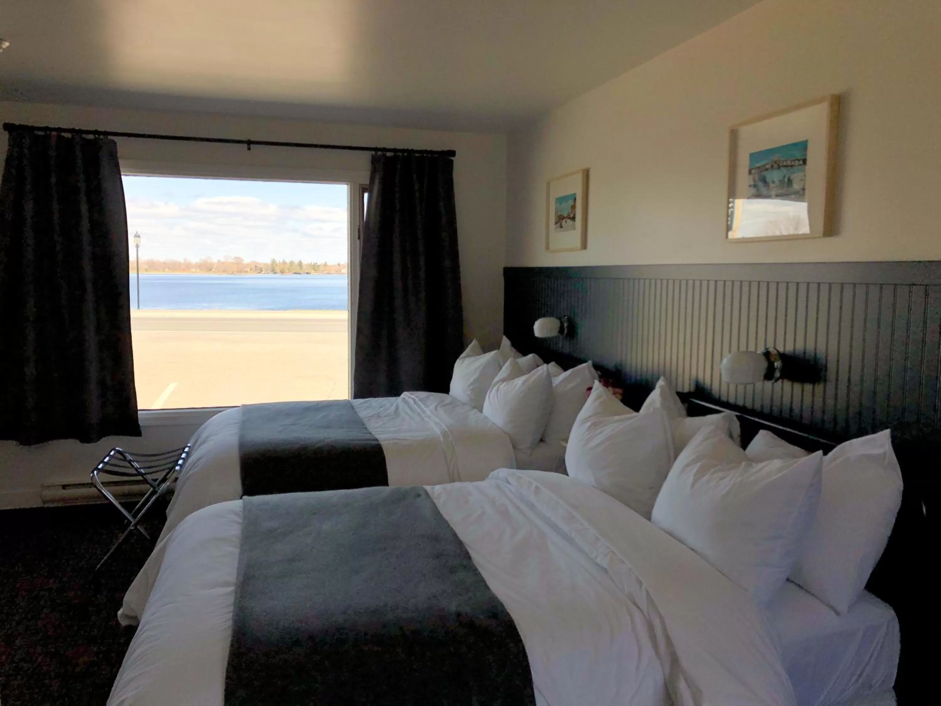 Bed in The Bayview Motel - Fort Frances, ON - Lakeside Motel