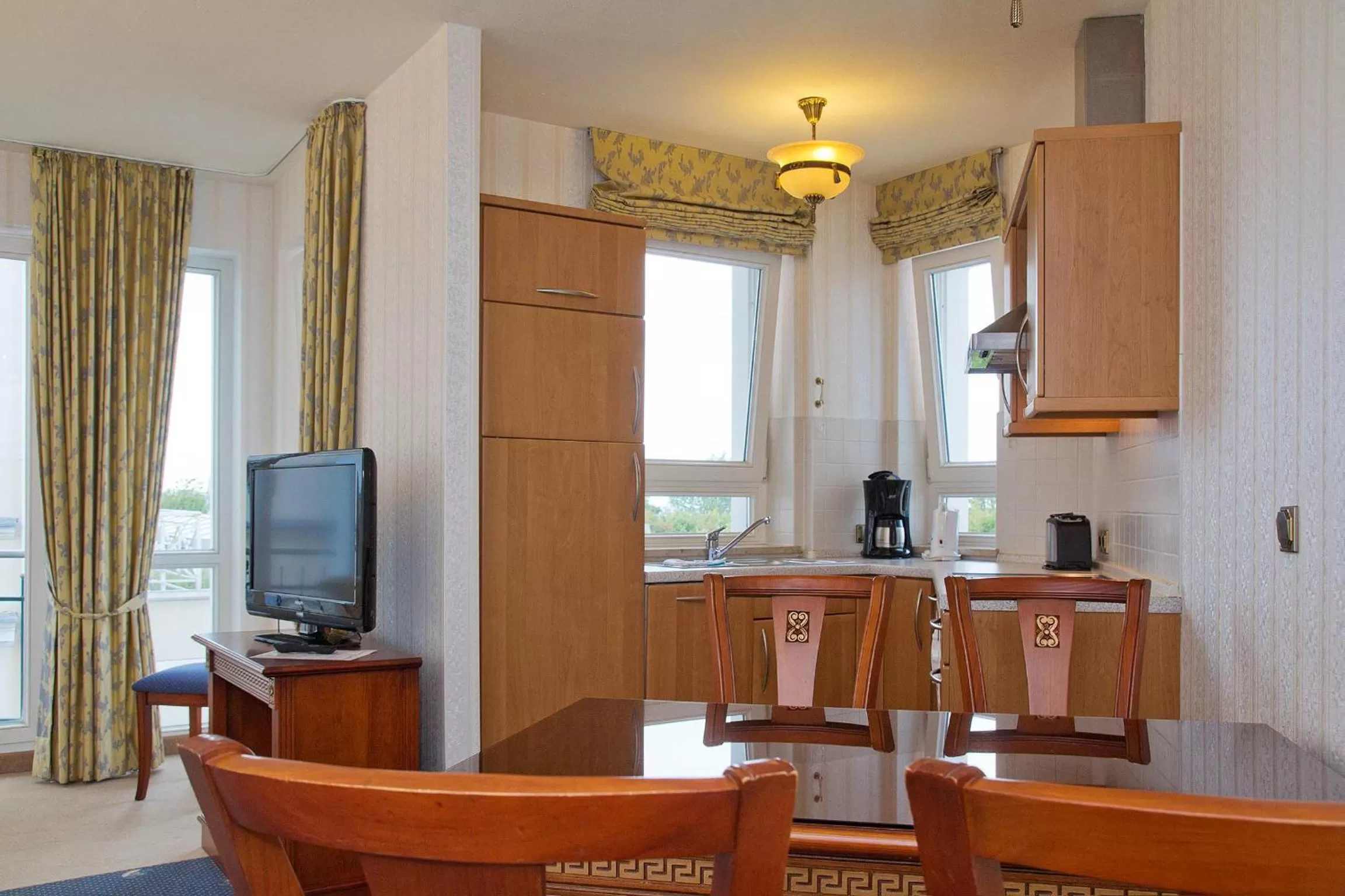 Kitchen or kitchenette in SEETELHOTEL Ostseeresidenz Ahlbeck