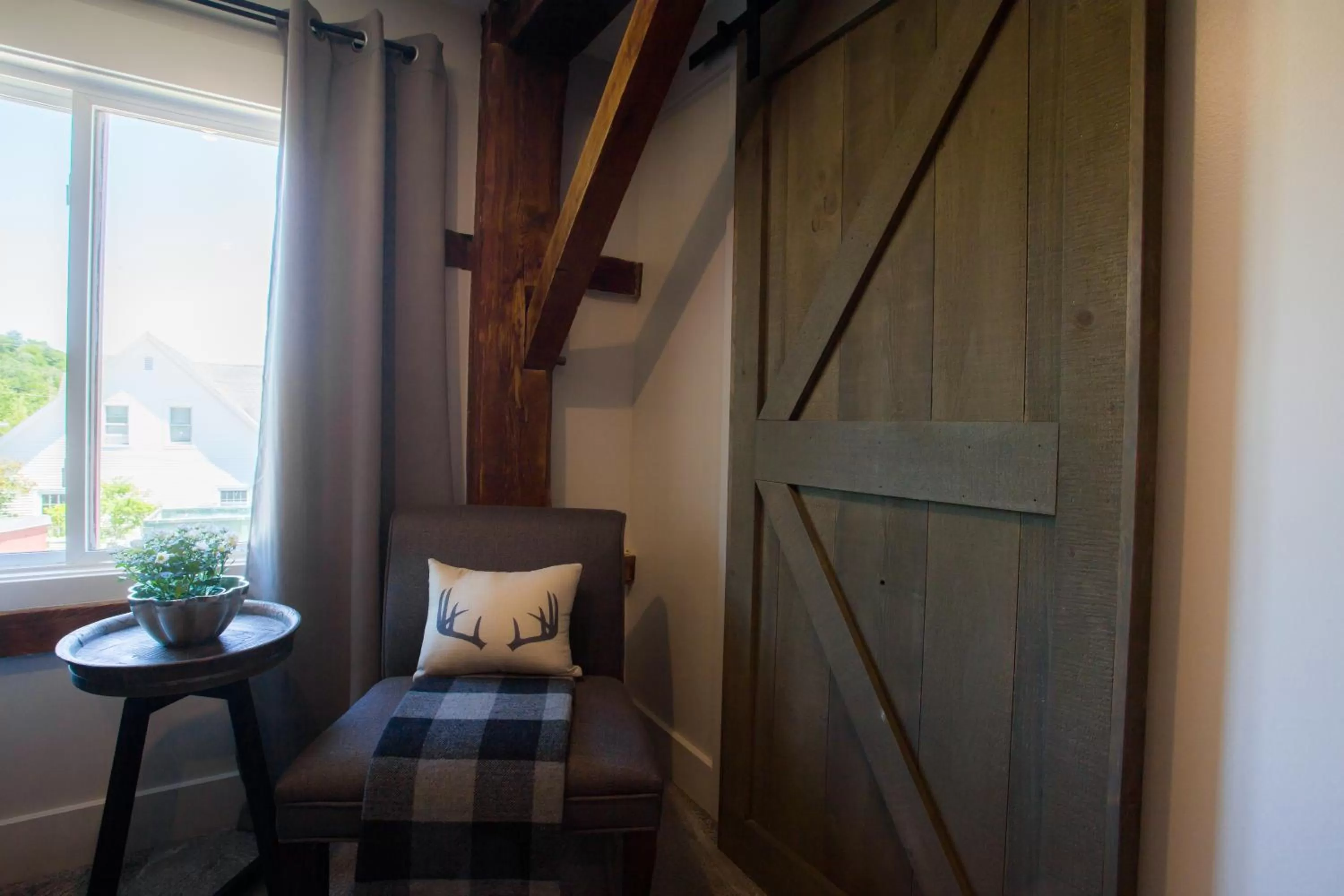 Seating area in Mountain Meadows Lodge