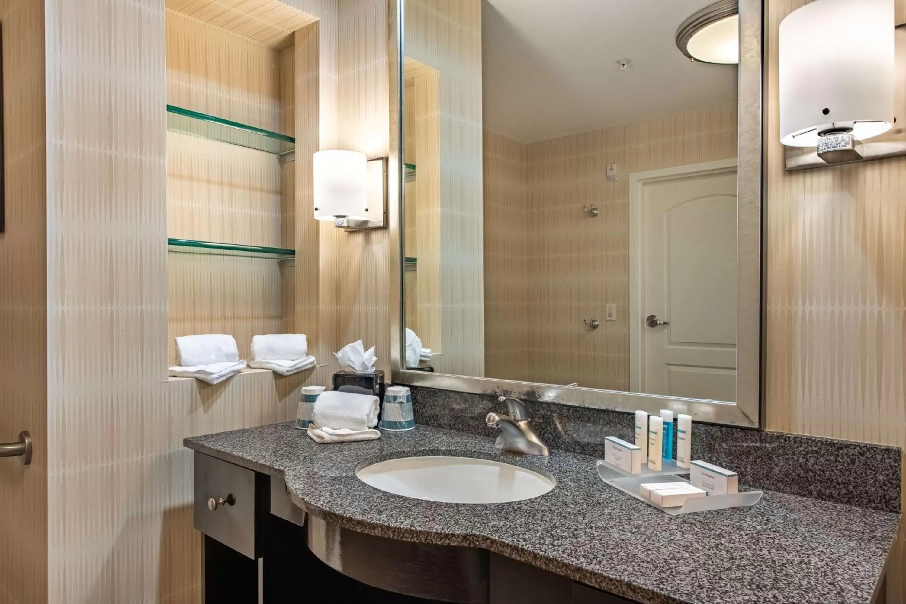 Bathroom in Homewood Suites by Hilton Oxnard/Camarillo
