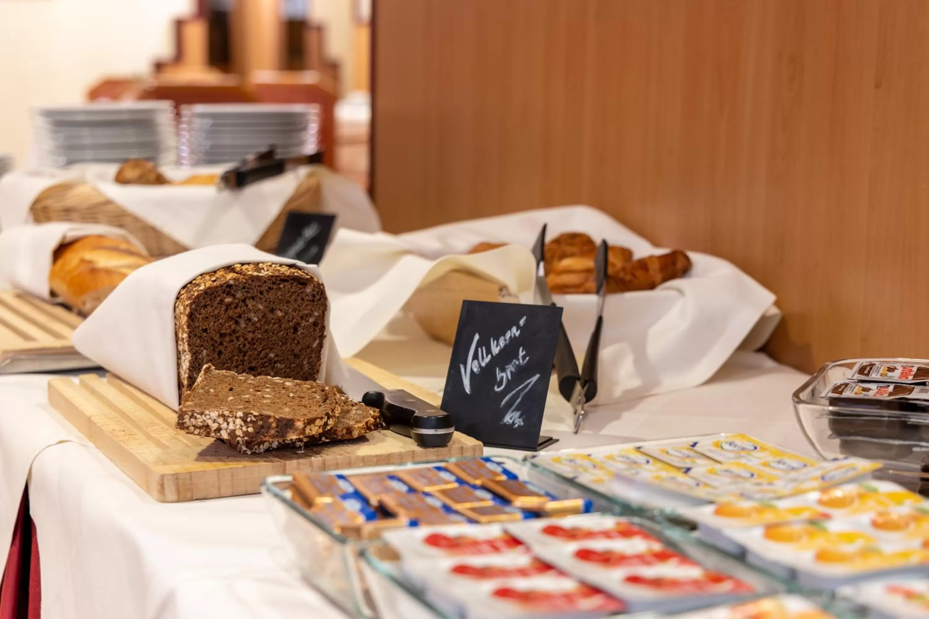 Buffet breakfast in Fly Inn Hotel Frankfurt Airport Rüsselsheim ehemals Trip Inn Hotels