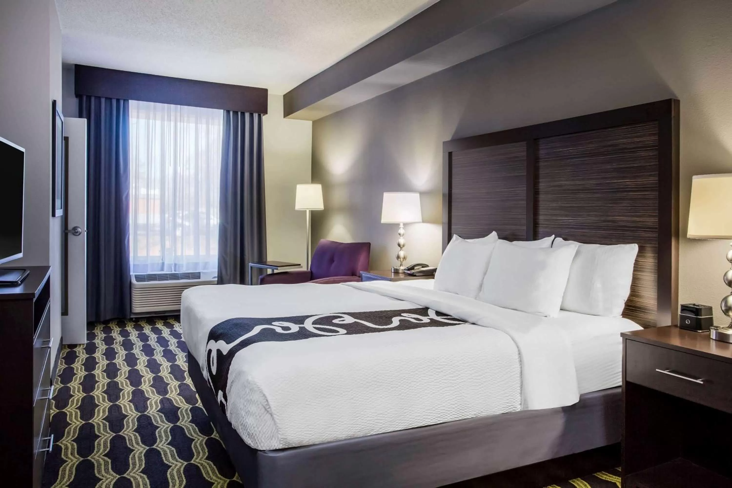 Photo of the whole room, Bed in La Quinta by Wyndham Lynchburg at Liberty Univ.