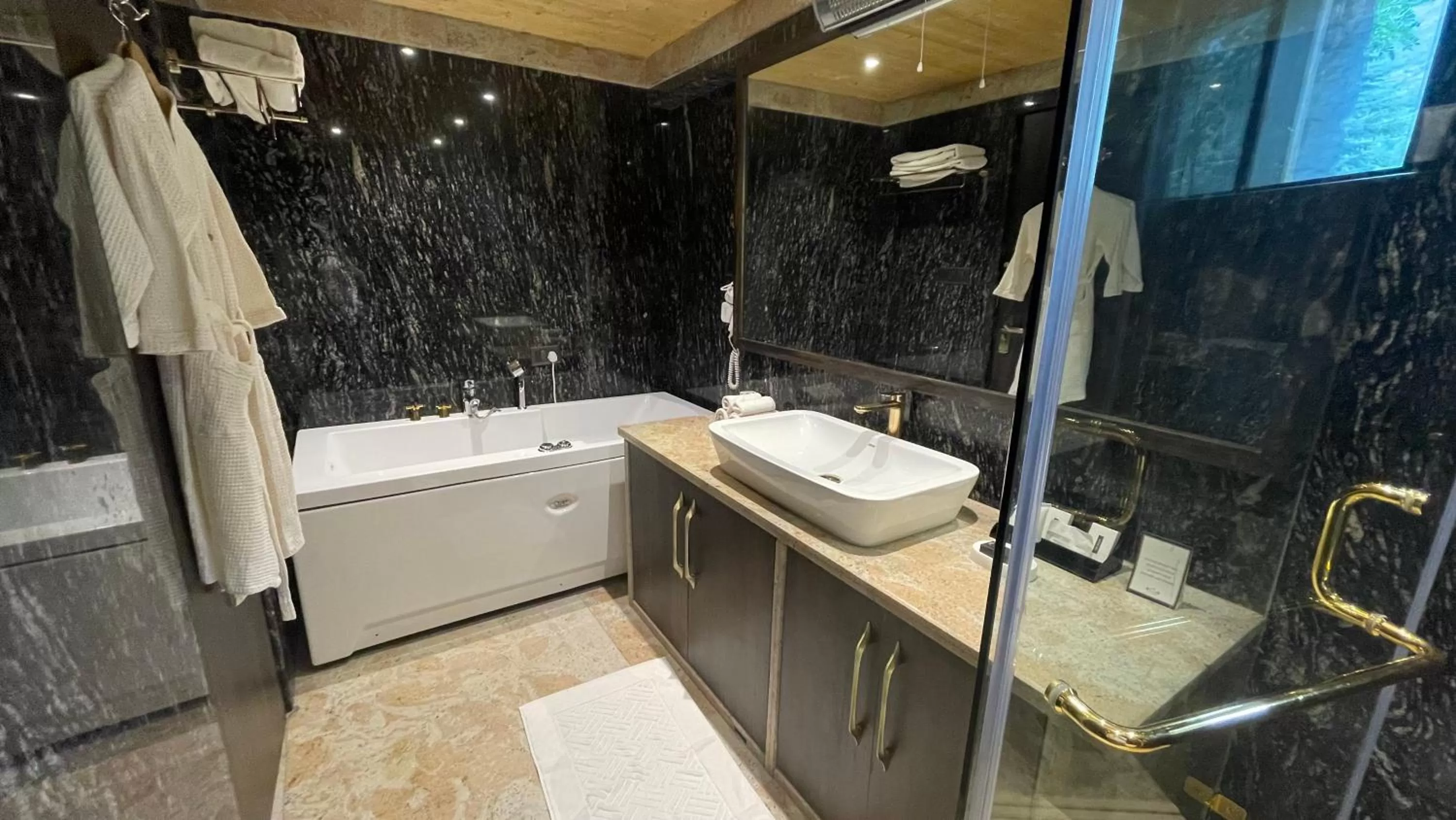 Bathroom in Span Resort and Spa, Manali