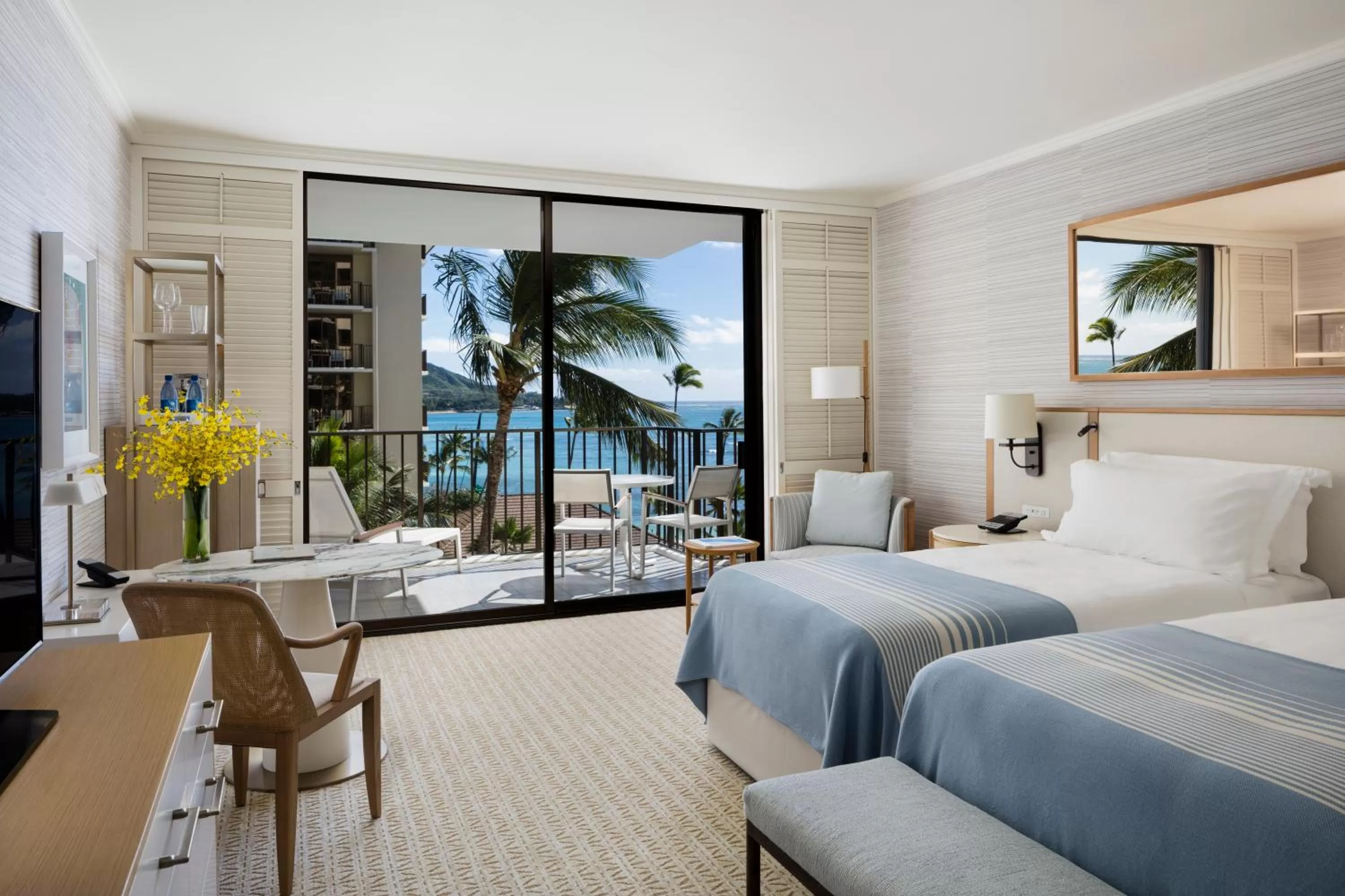 Bed in Halekulani - NO RESORT FEE