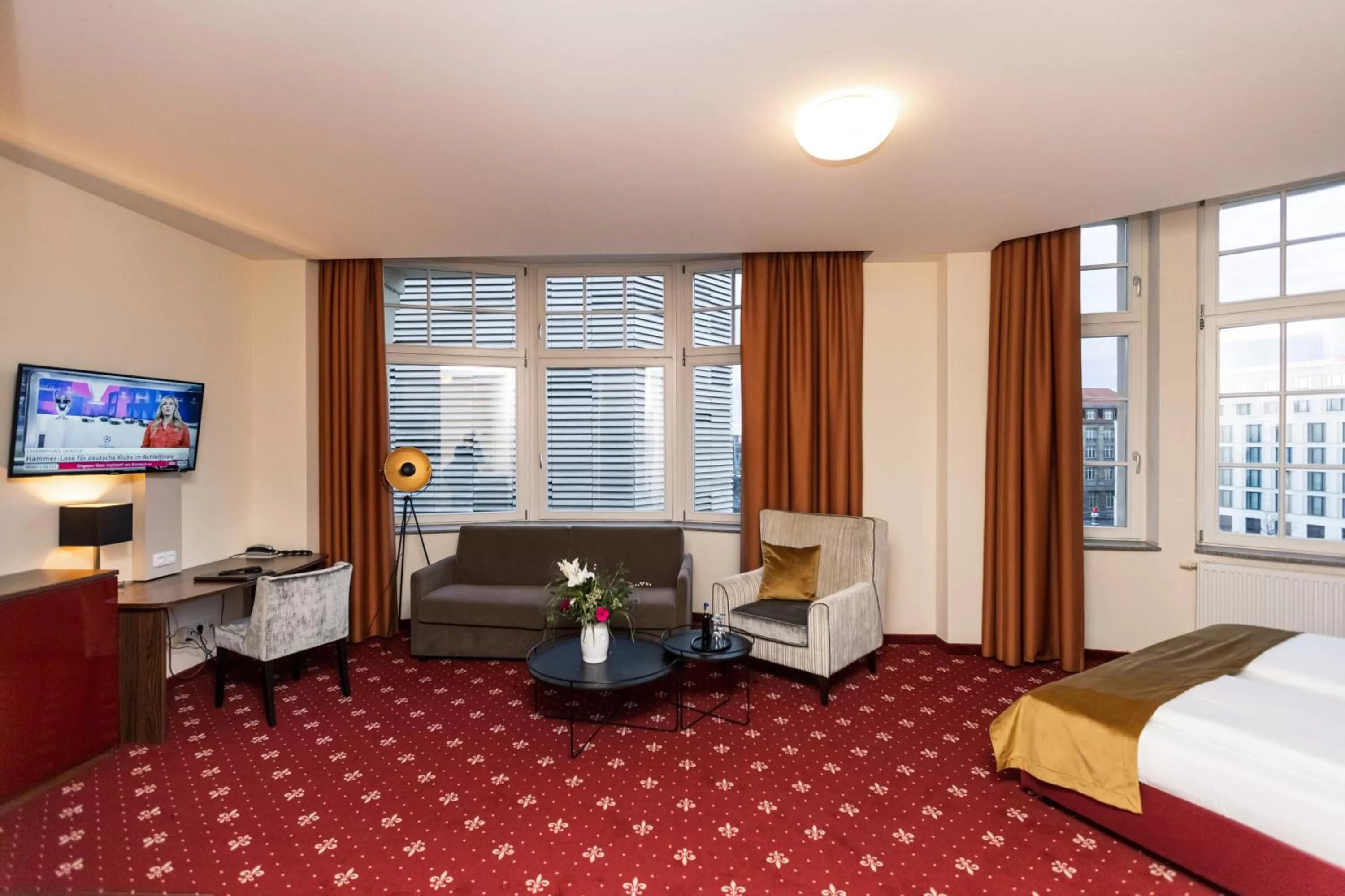 Photo of the whole room, Bed in Royal International Leipzig