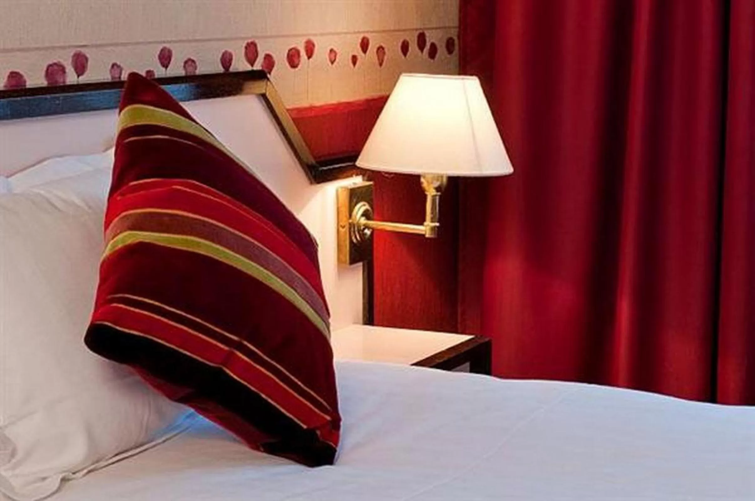 Bed in Hôtel Opera Deauville