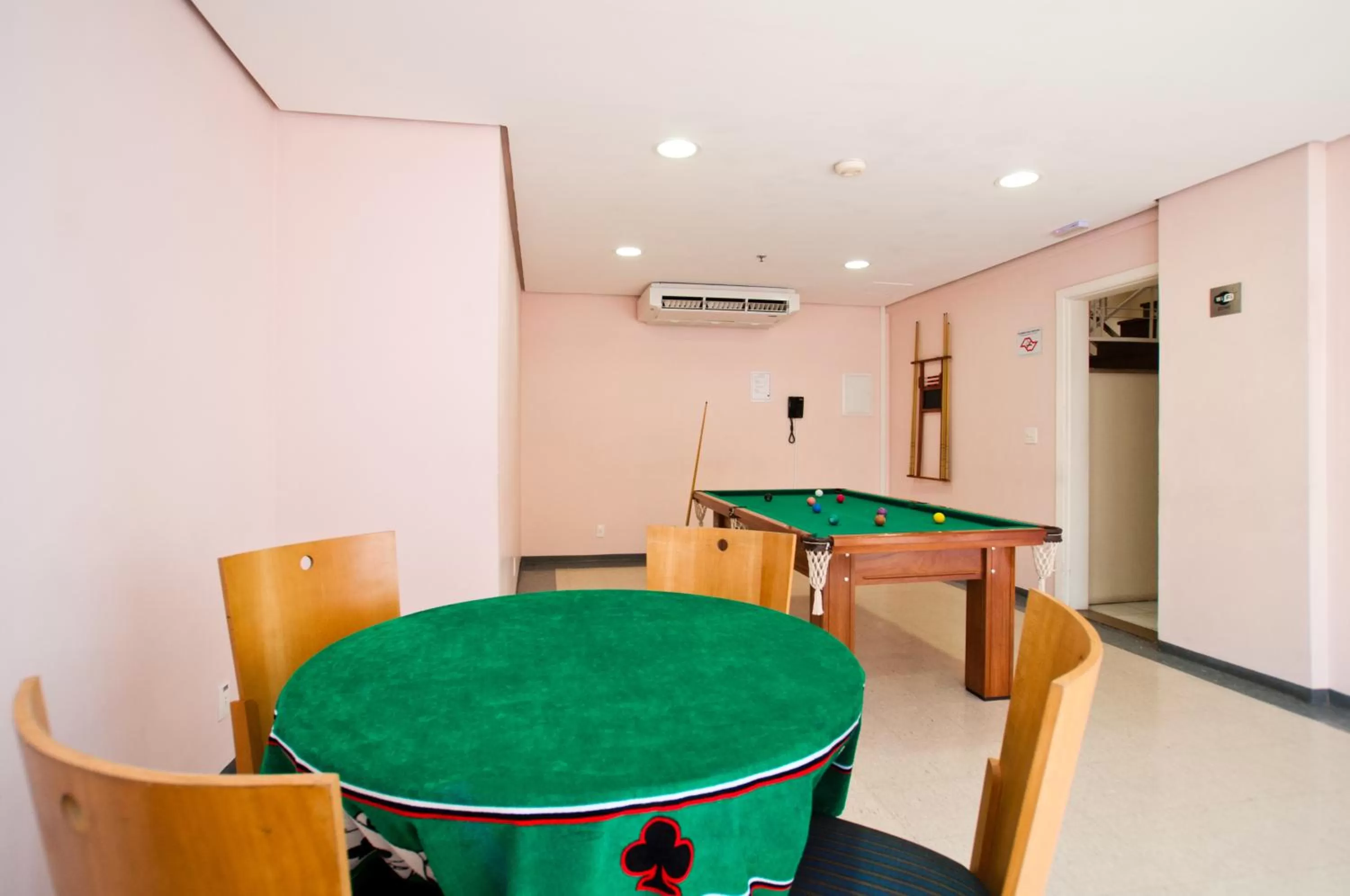 Billiard in Blue Tree Towers All Suites Santo André