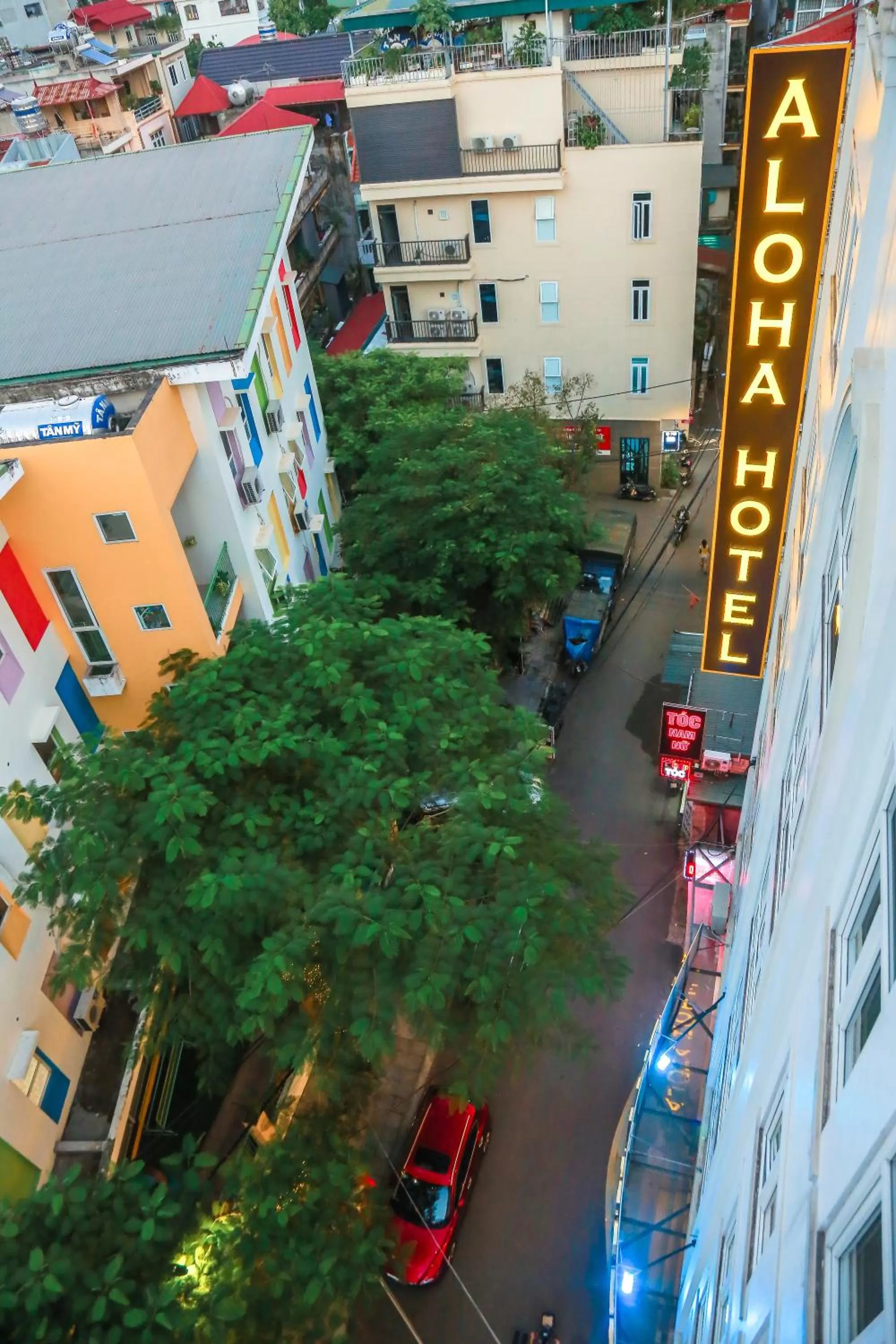 Property building, Bird's-eye View in Aloha Hotel