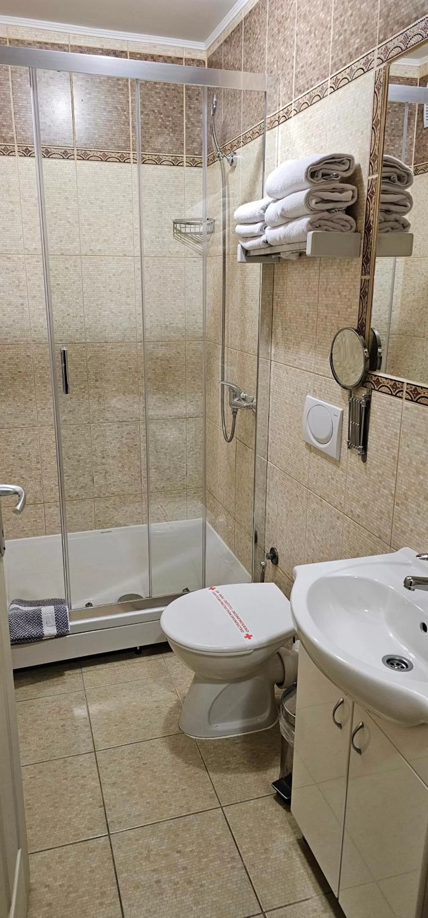Property building, Bathroom in Hotel Fontana