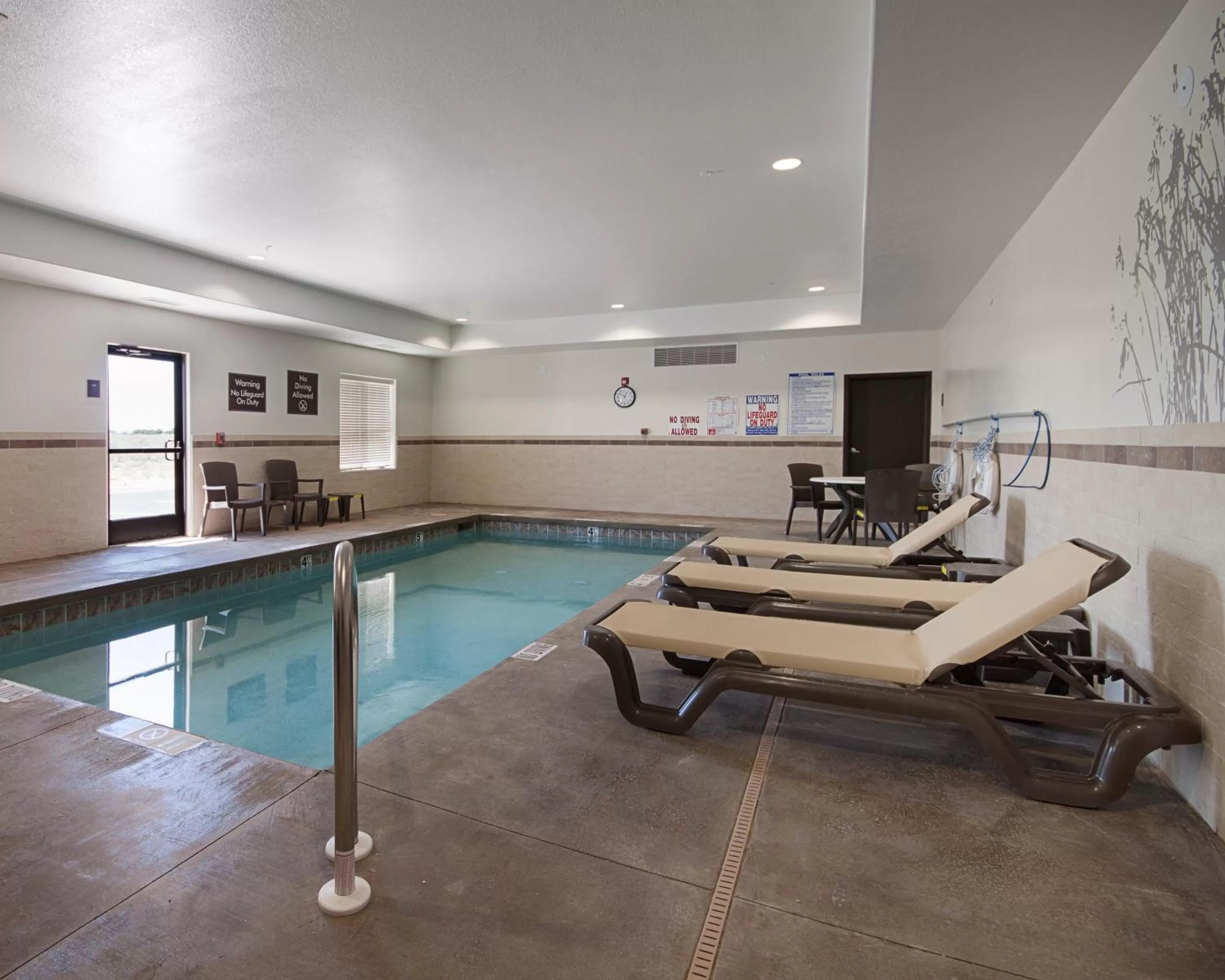 Swimming pool in Sleep Inn & Suites Carlsbad Caverns Area
