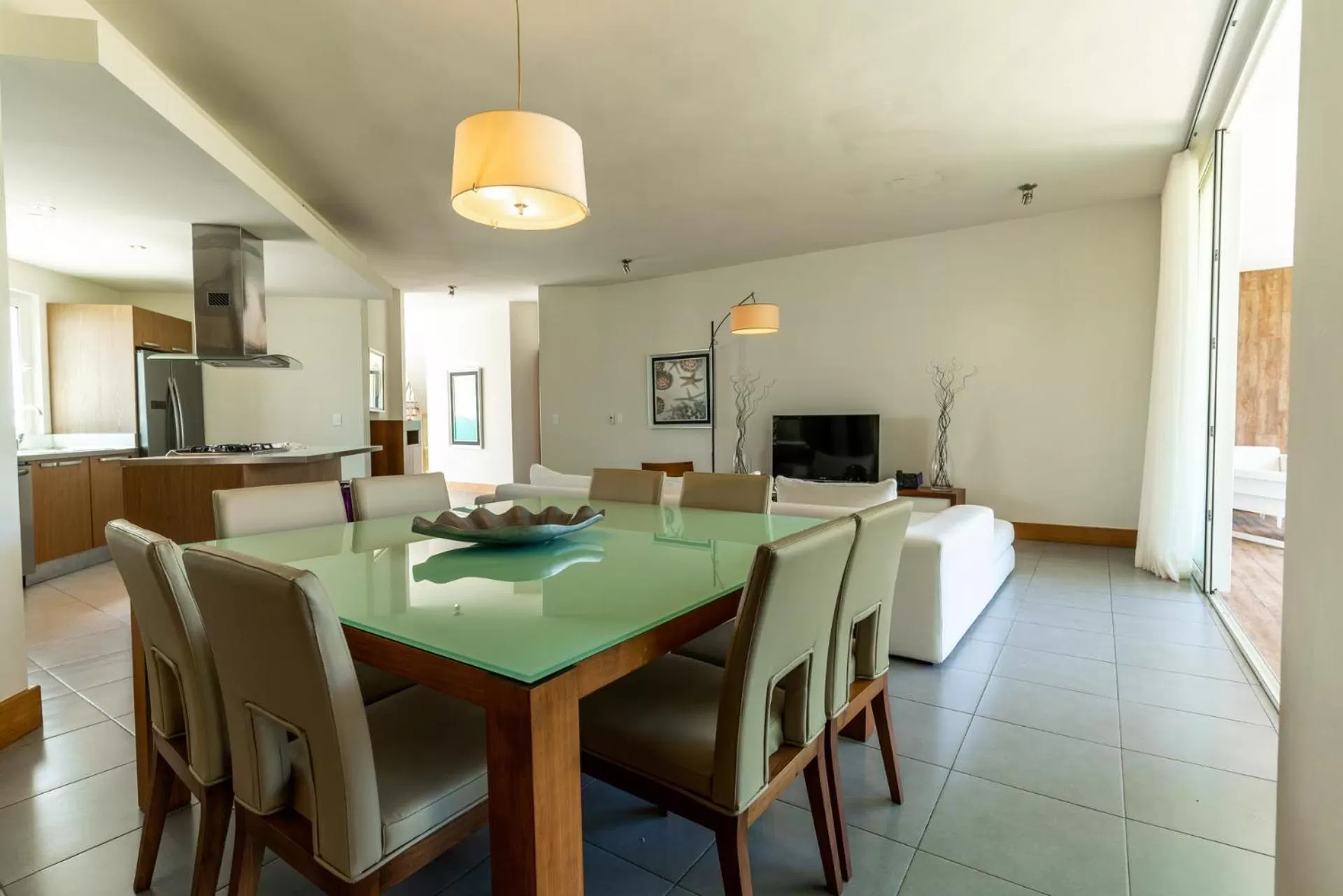 Communal lounge/ TV room in Ultravioleta Boutique Residences