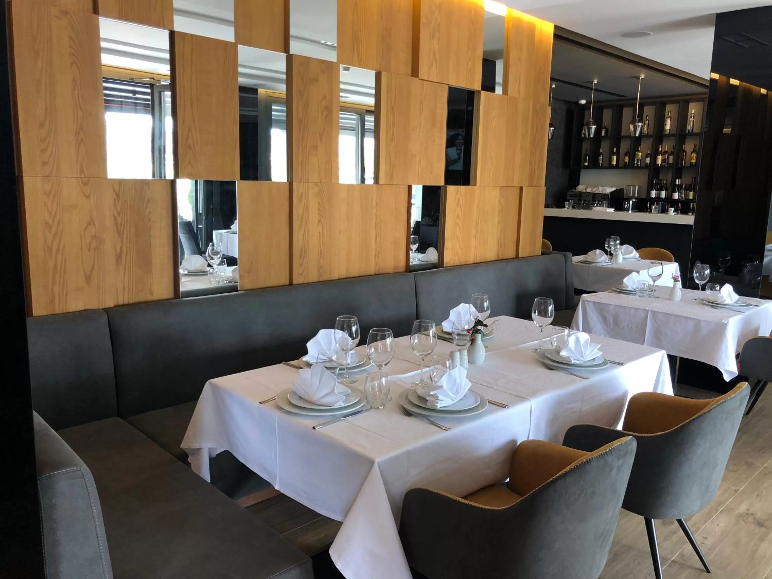 Restaurant/Places to Eat in Mai Tai Resort