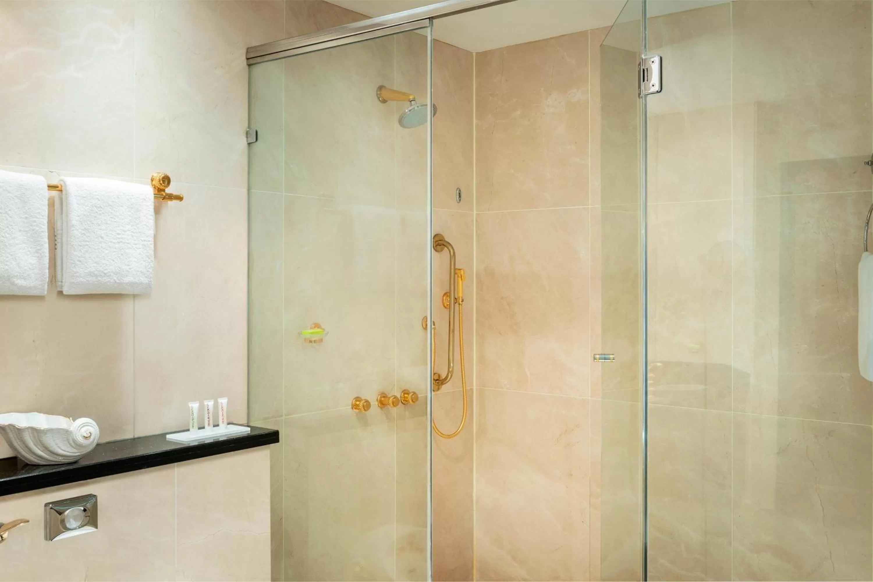 Bathroom in Le Meridien Fairway