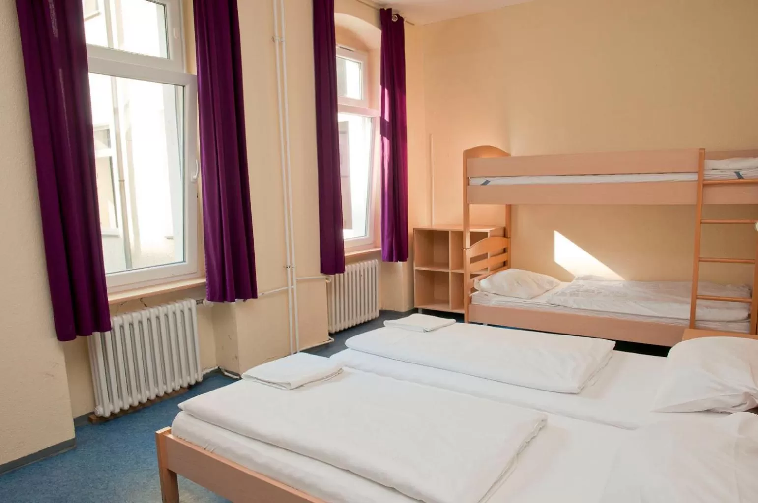 Staff, Bed in Happy Hotel Berlin