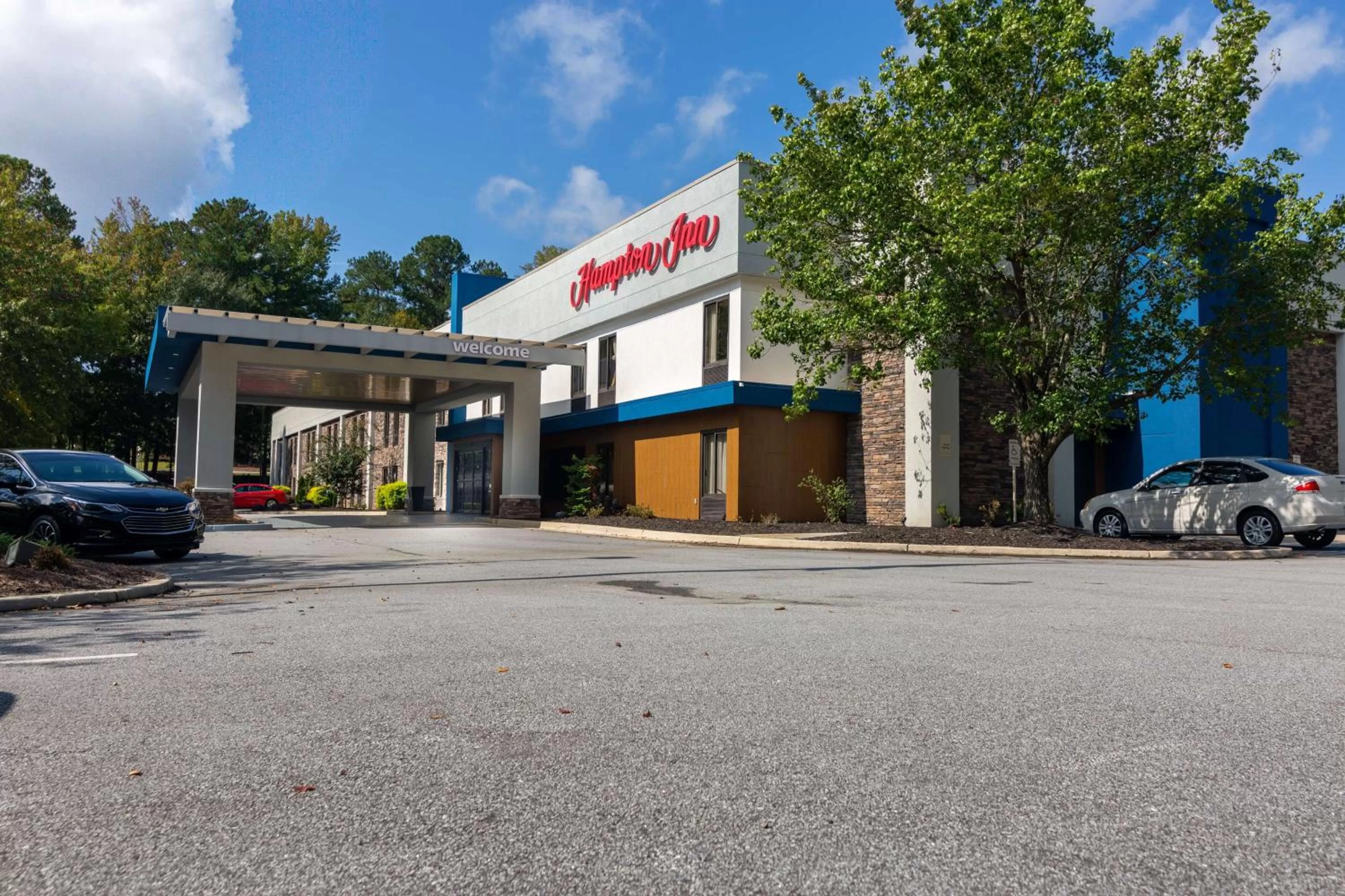 Property building in Hampton Inn Atlanta/Peachtree City