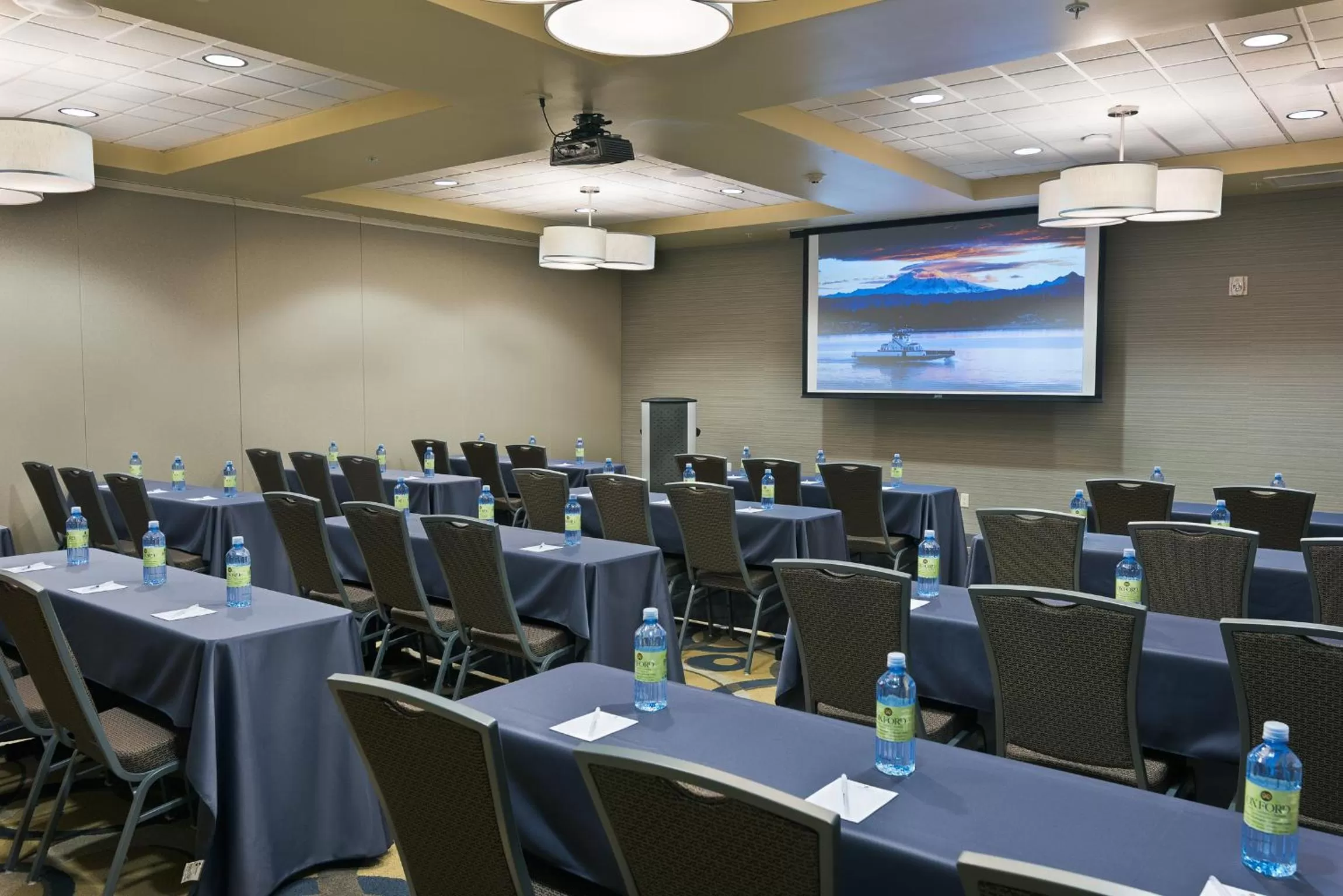 Meeting/conference room in Oxford Suites Bellingham