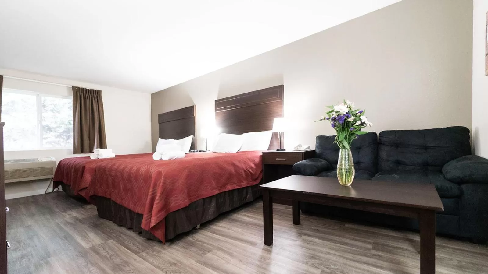 Photo of the whole room, Bed in Ocean Star Inn