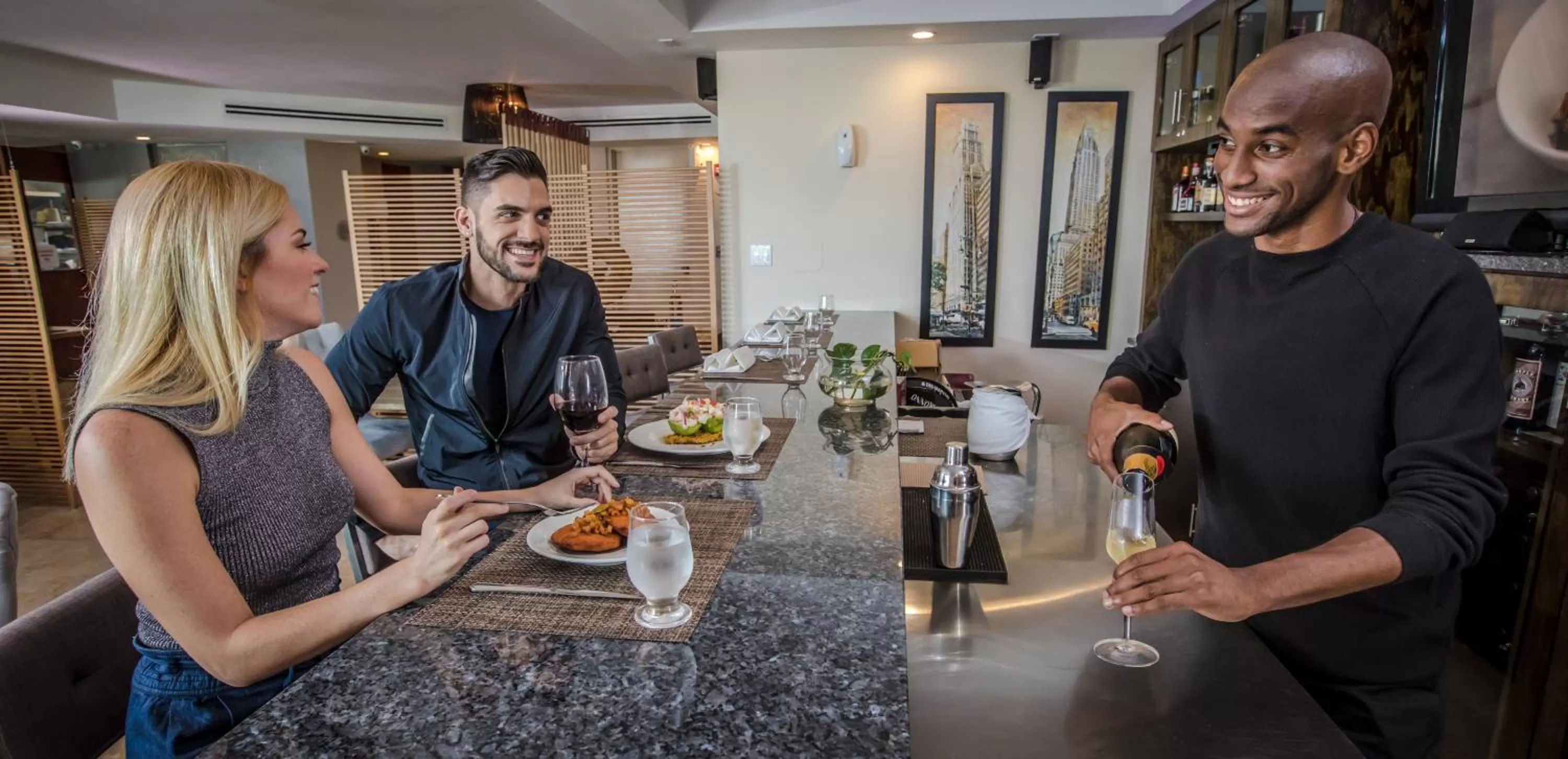 Restaurant/places to eat in Ciqala Suites Hotel - San Juan