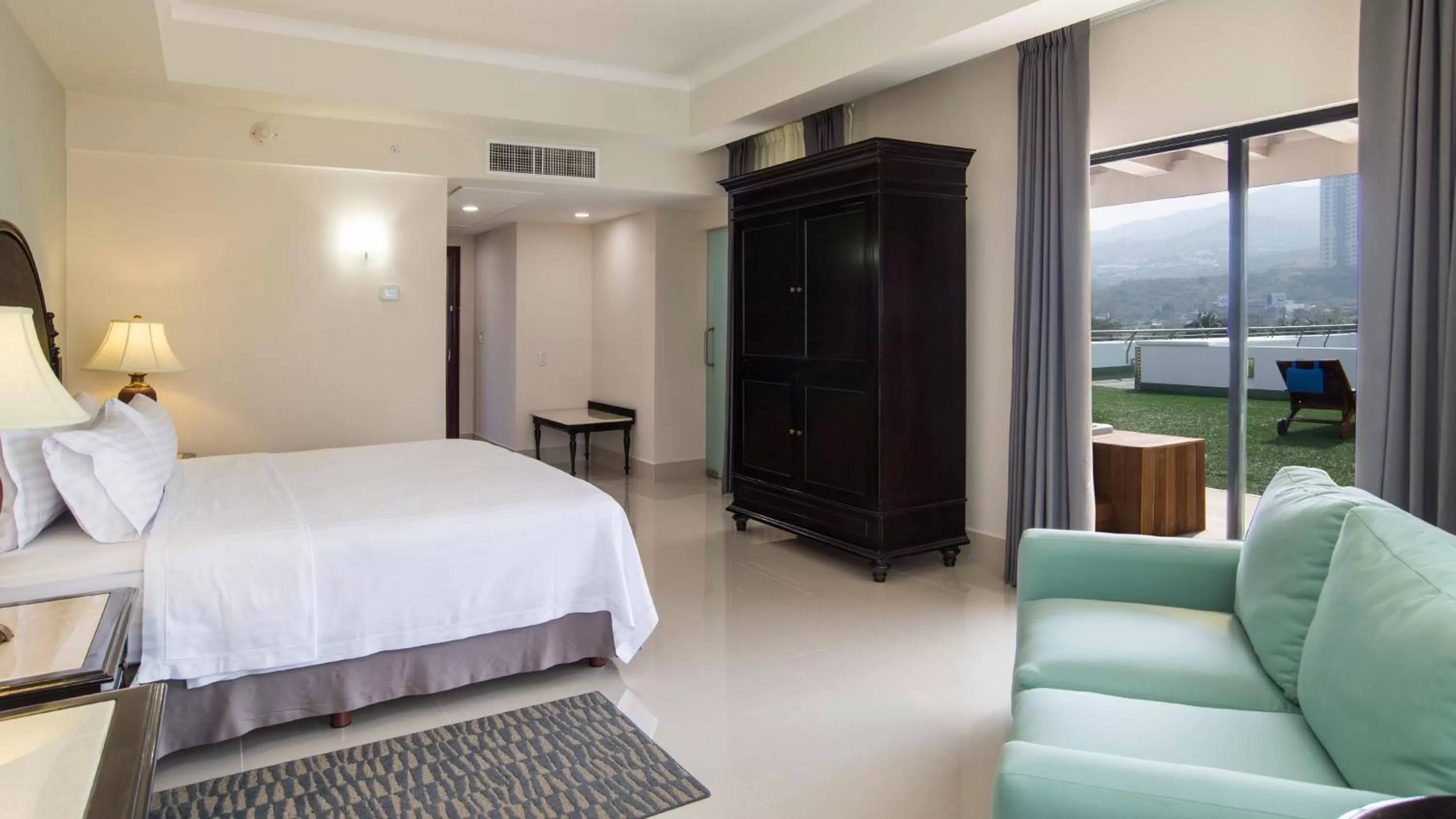 Photo of the whole room, Bed in Holiday Inn Tuxtla Gutierrez by IHG