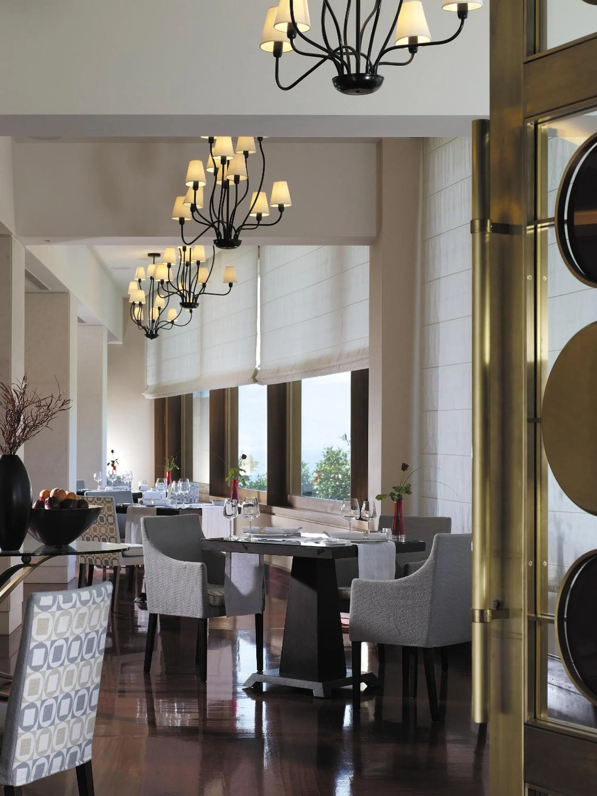 Restaurant/places to eat in Amphitryon Hotel