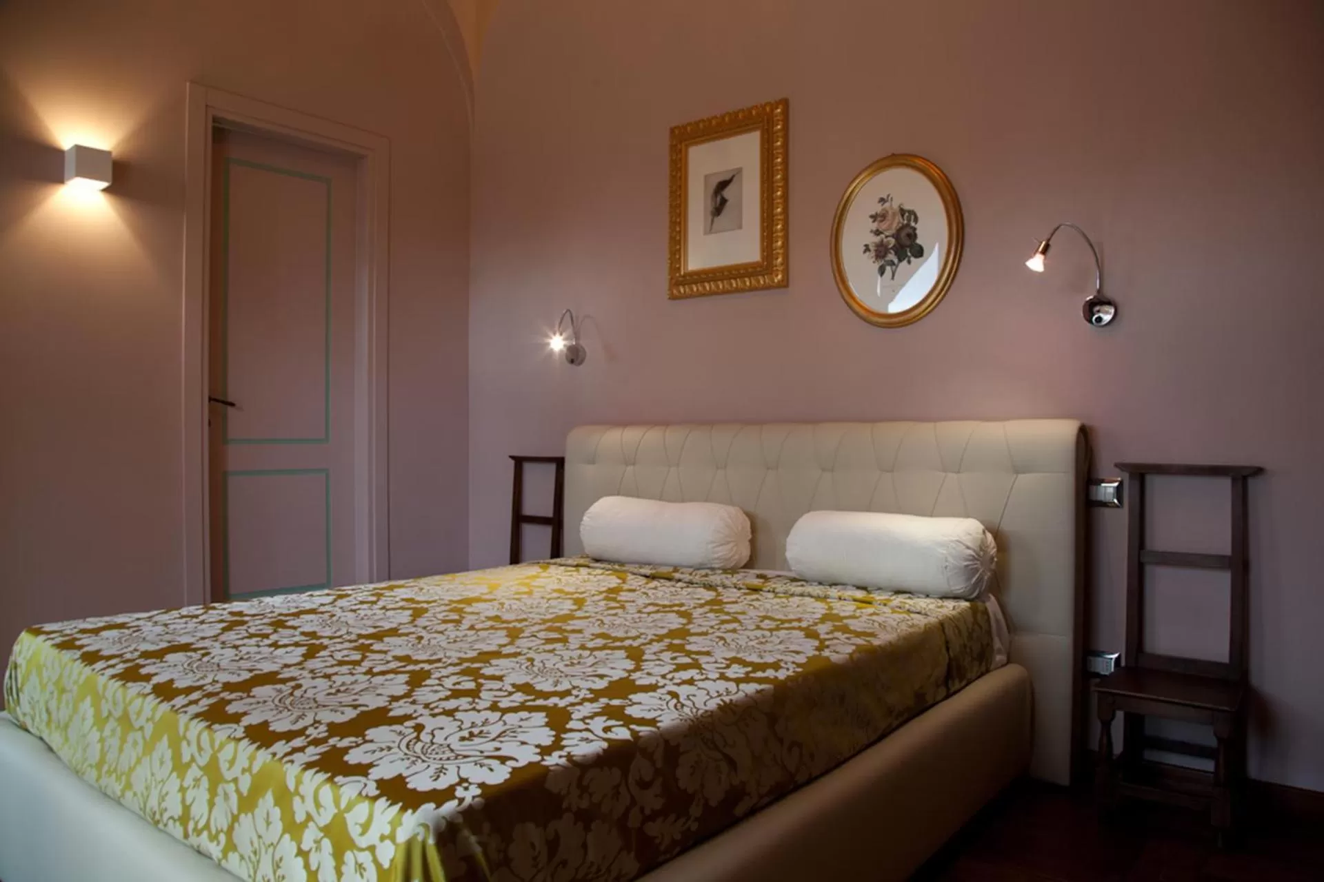 Bed in Relais Montemaggiore