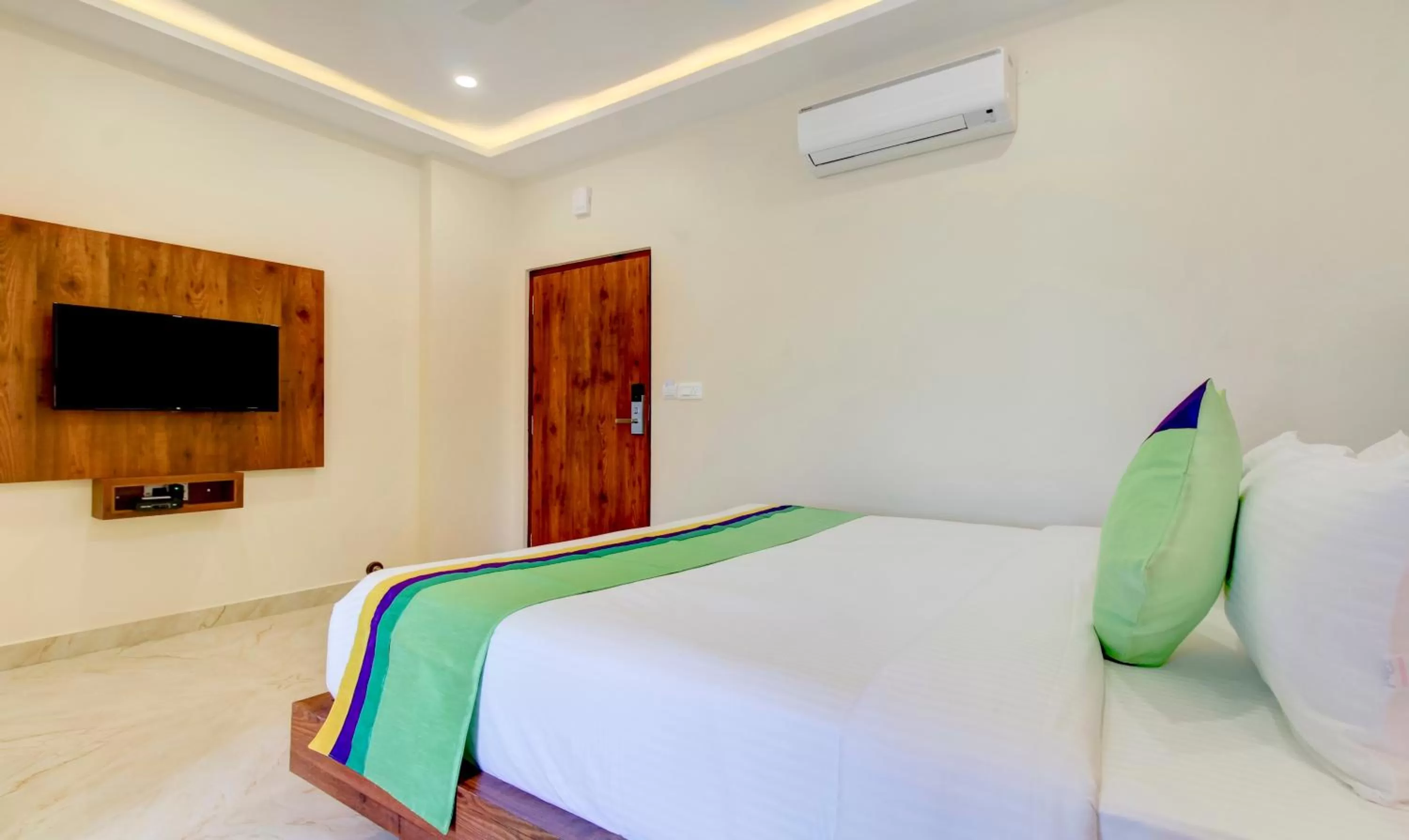 Bedroom, Bed in Treebo The Meridian