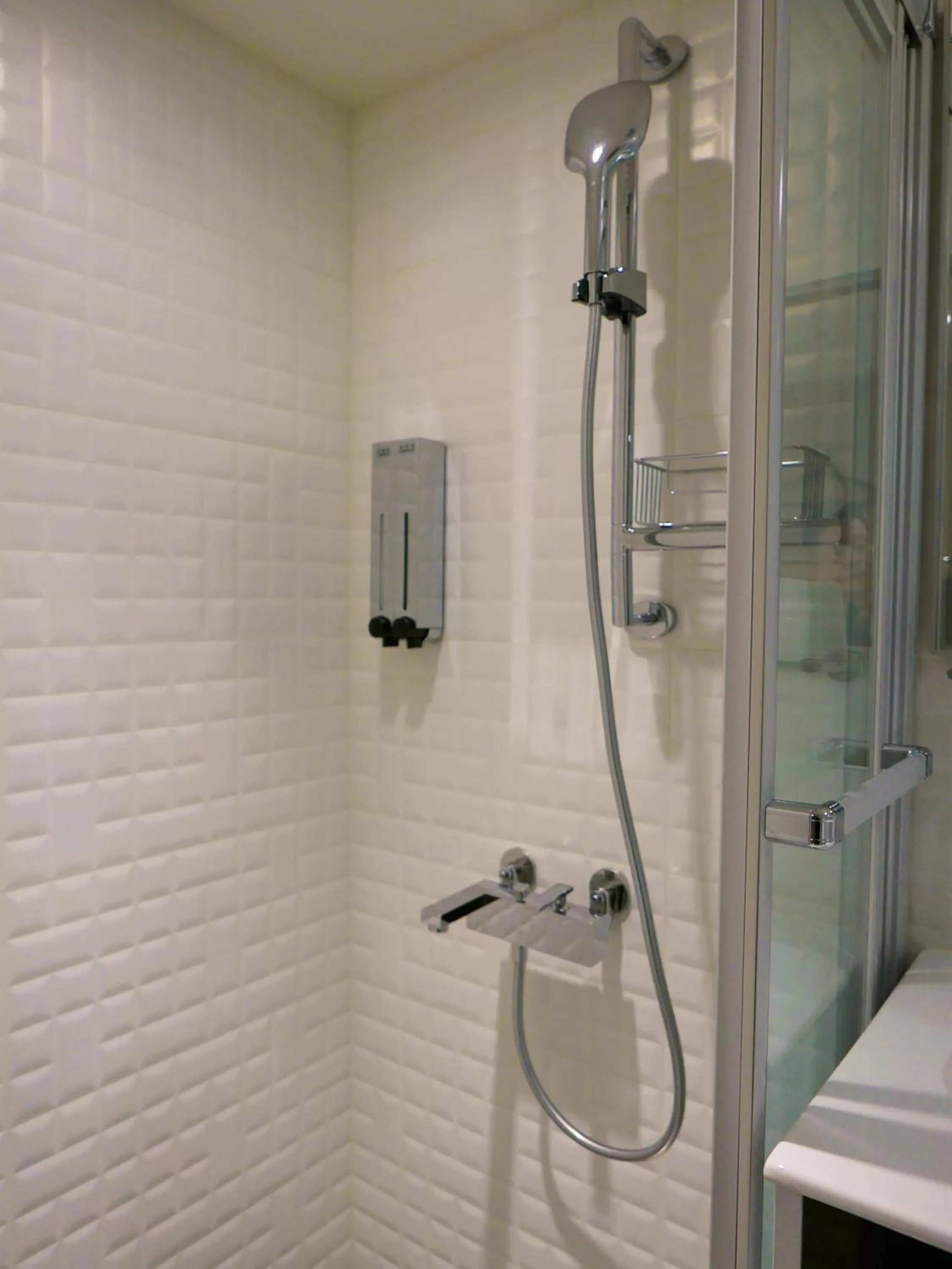 Shower in 泊居旅店二館 Oursinn Hotel 2