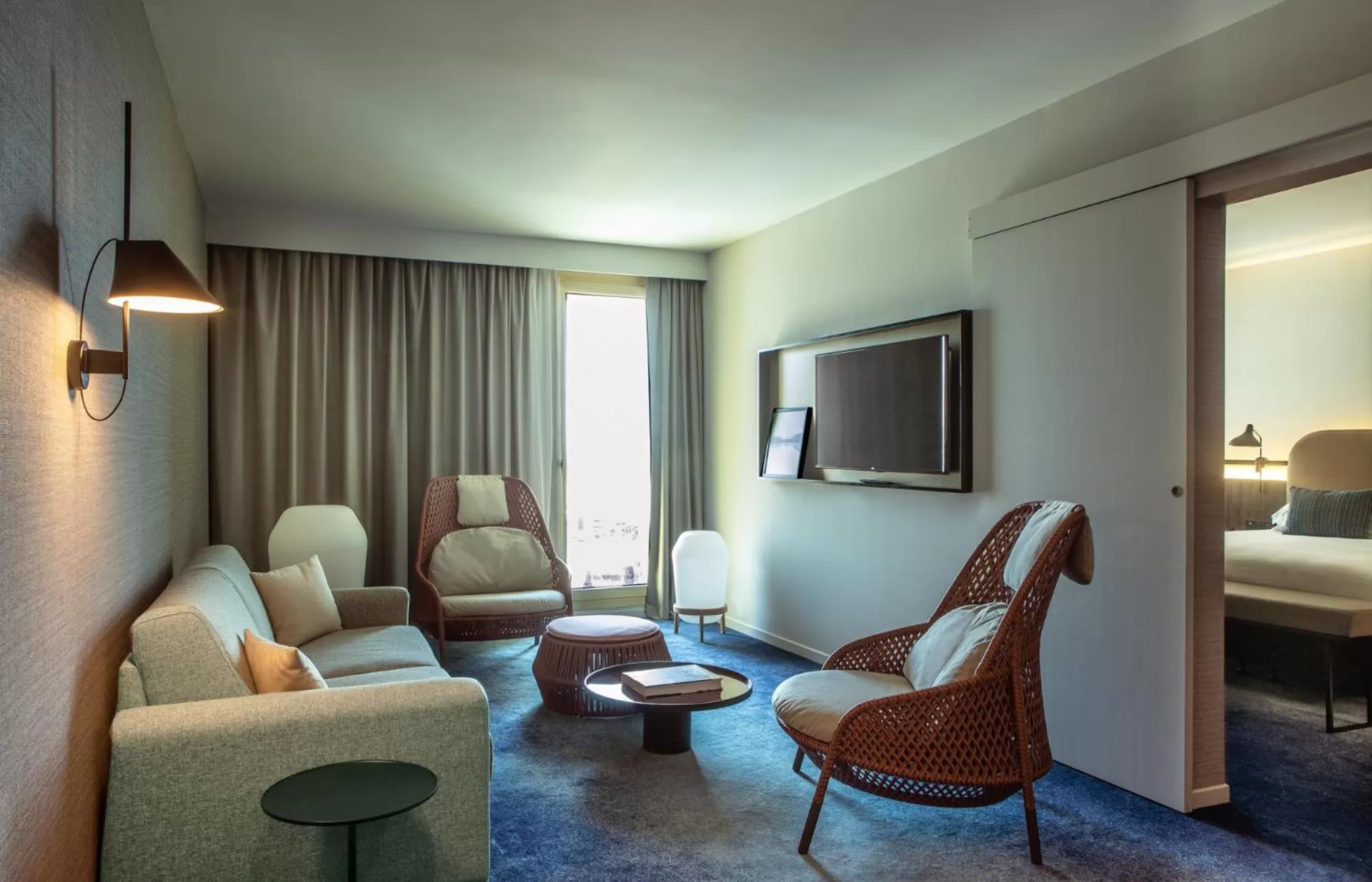 TV and multimedia in Crowne Plaza - Nice - Grand Arenas by IHG