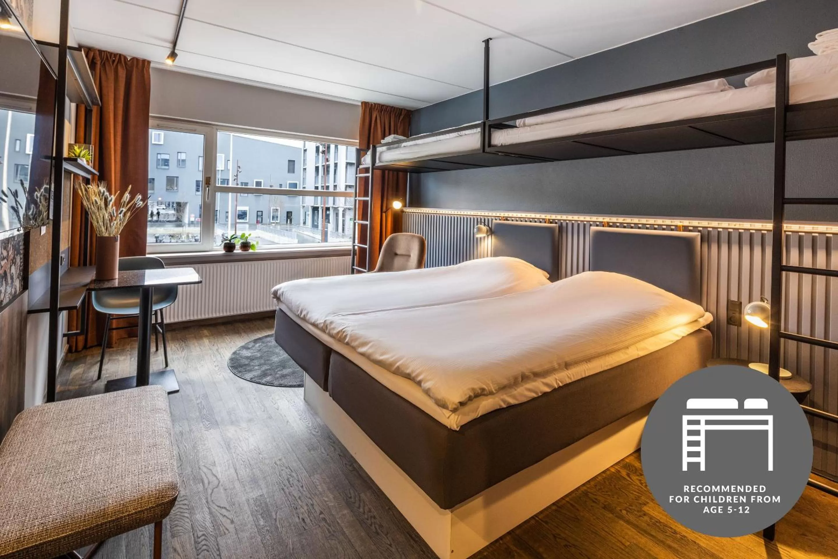 Bedroom, Bed in Pier 5 Hotel