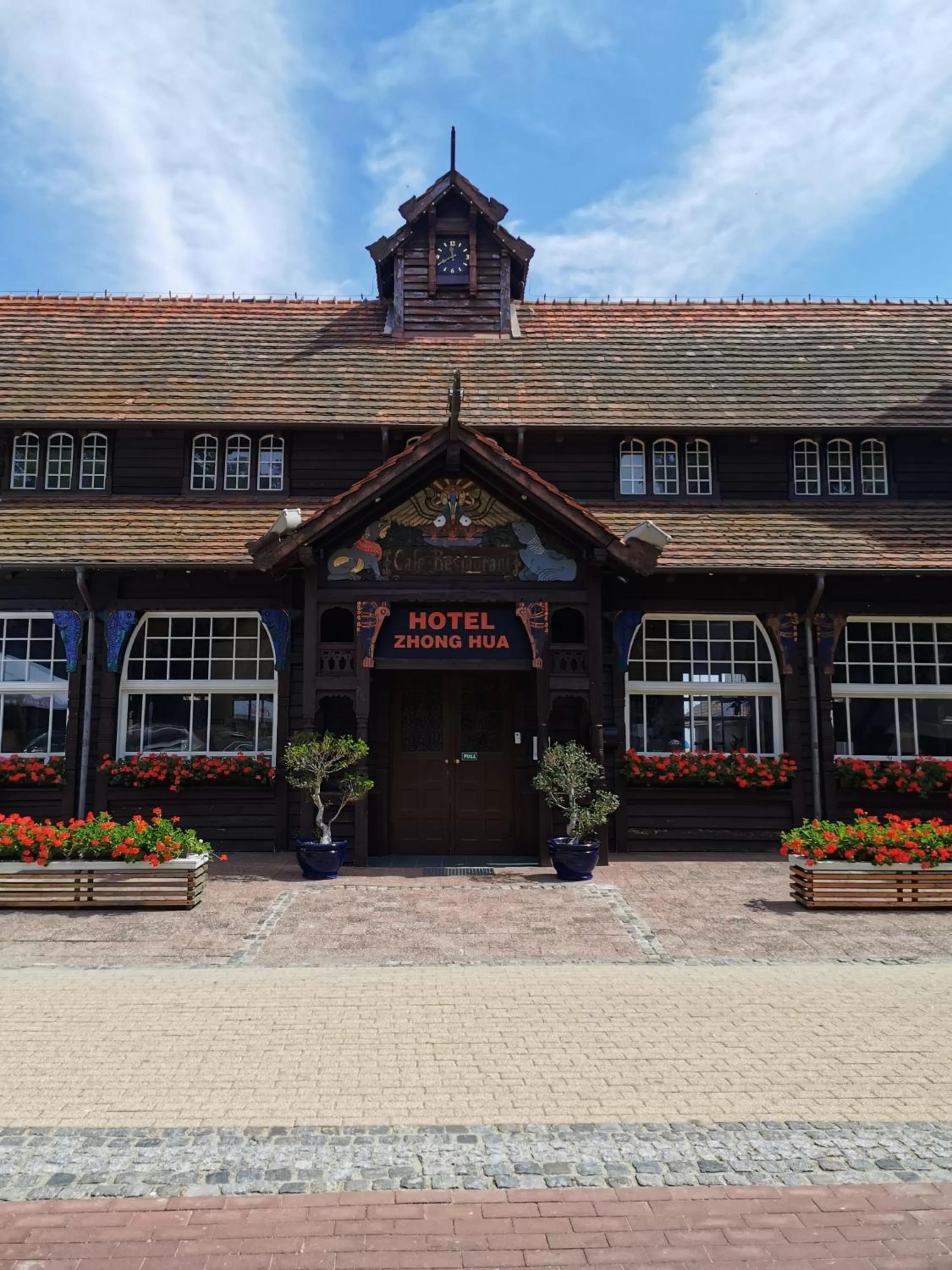 Property Building in Hotel Zhong Hua