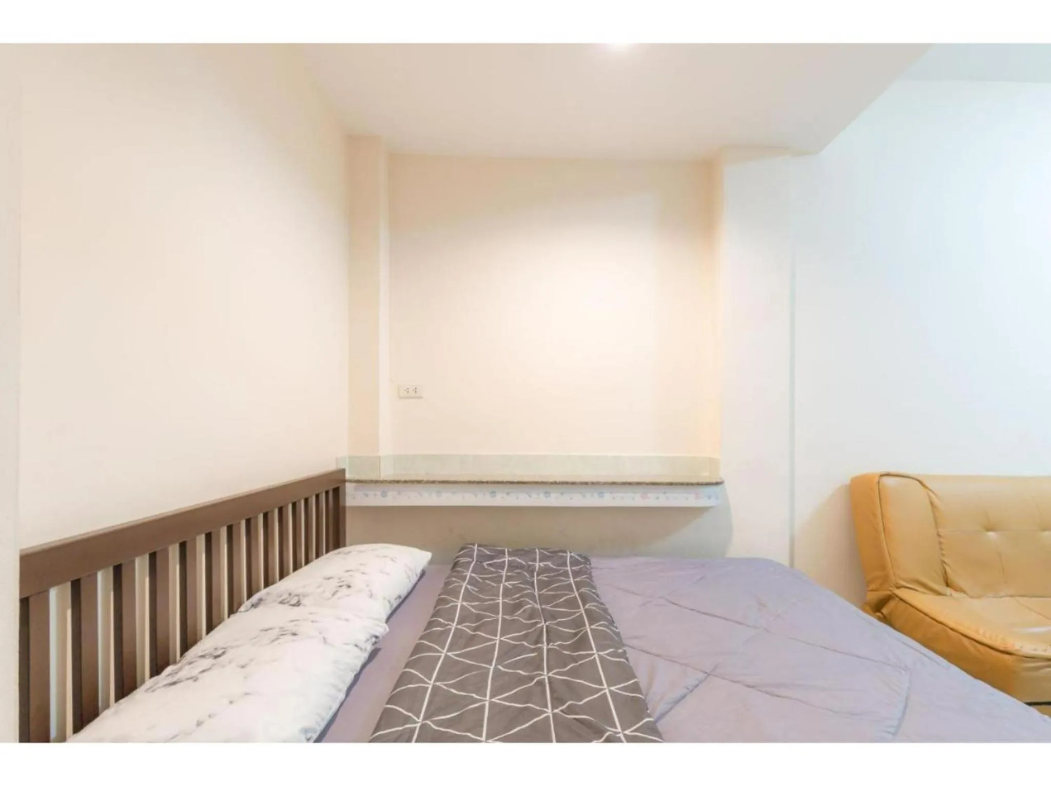 Bedroom, Bed in OYO 75405 Ladda Place