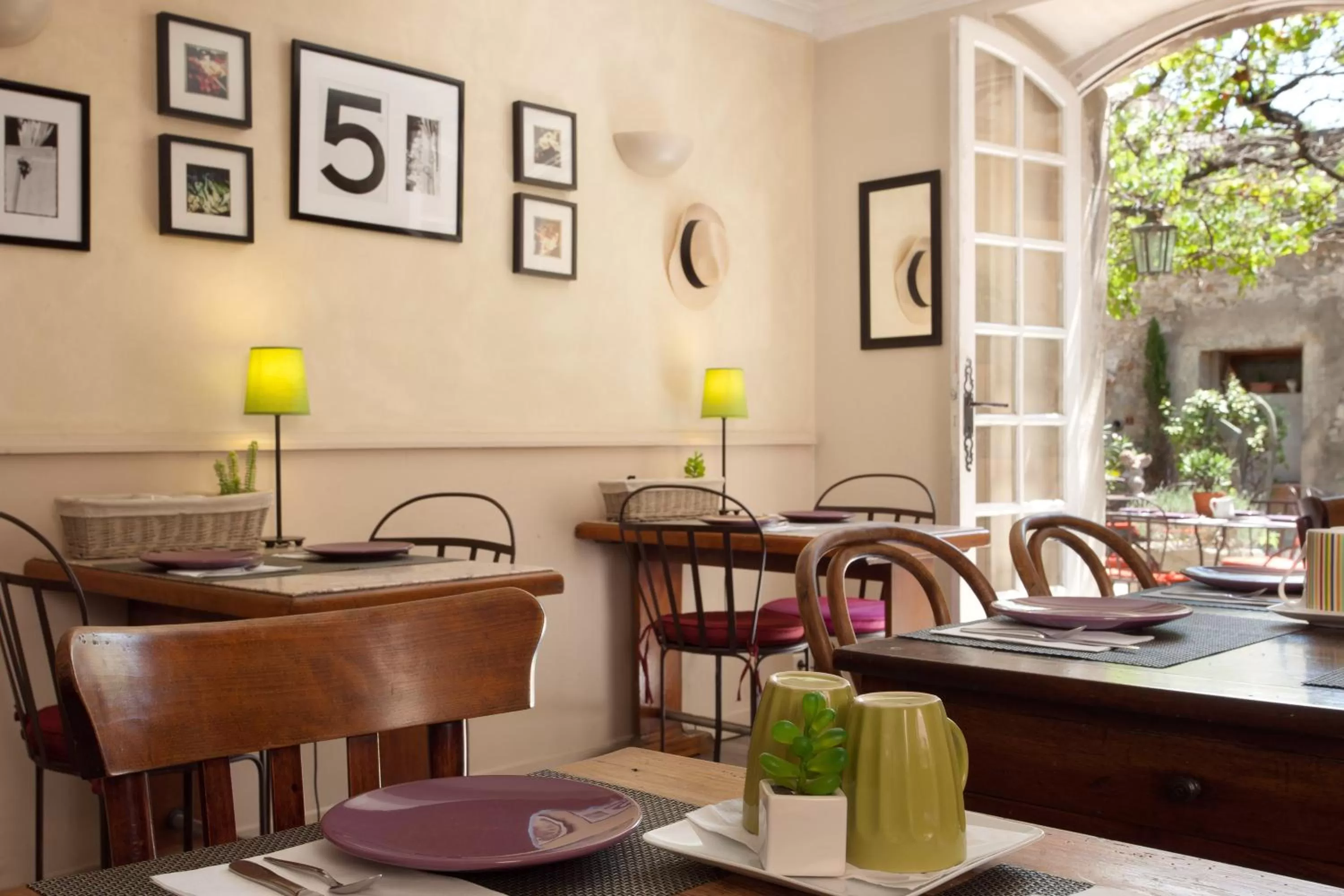 Restaurant/places to eat in Hotel De L'Atelier