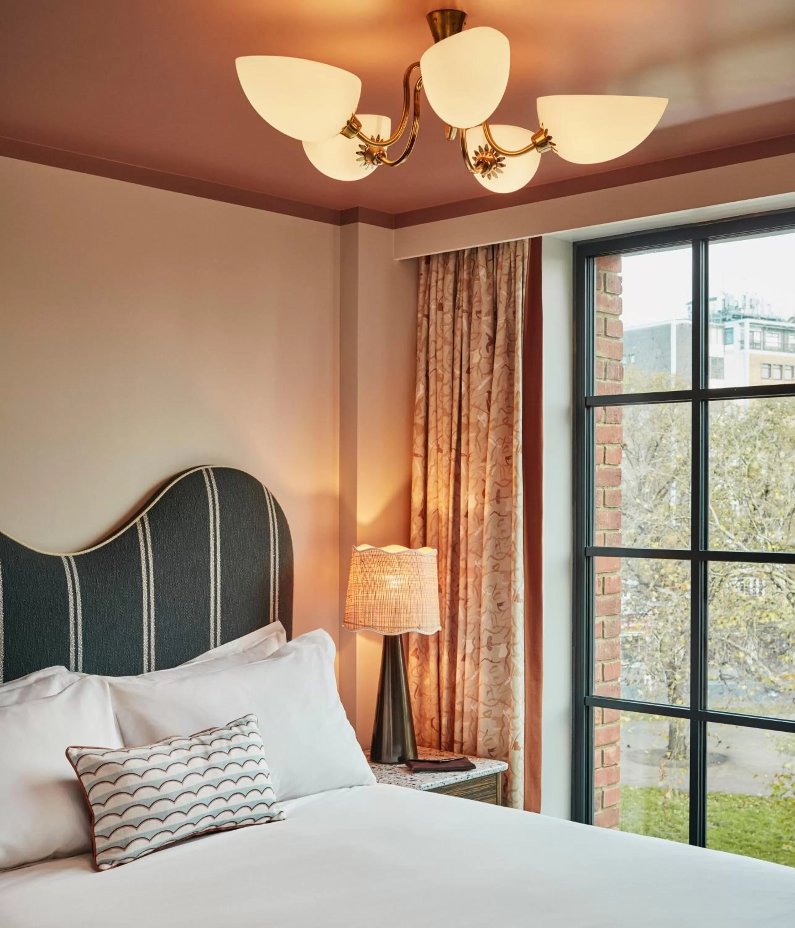 Bedroom, Bed in The Hoxton, Shepherds Bush