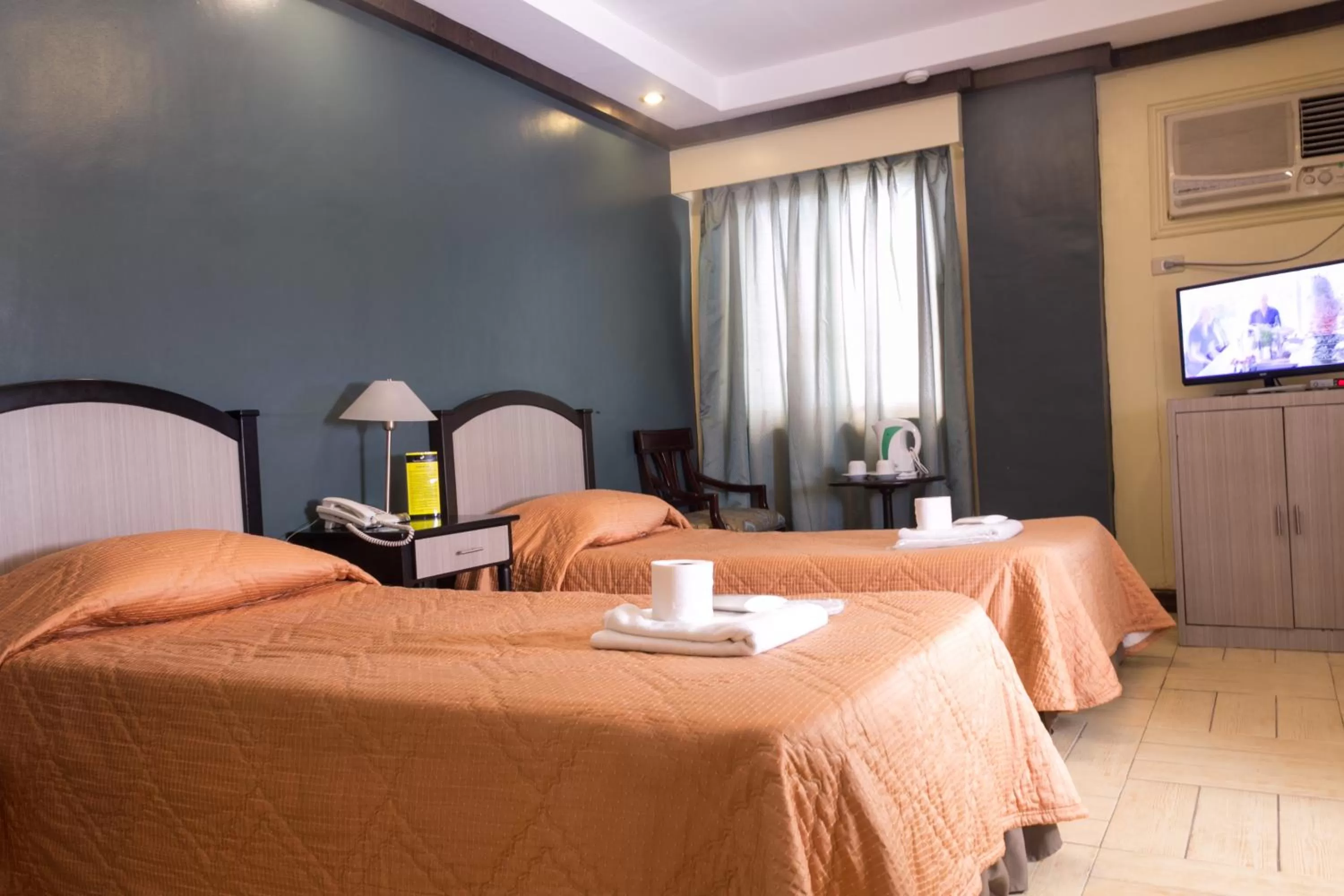 Bed in Tagaytay Country Hotel