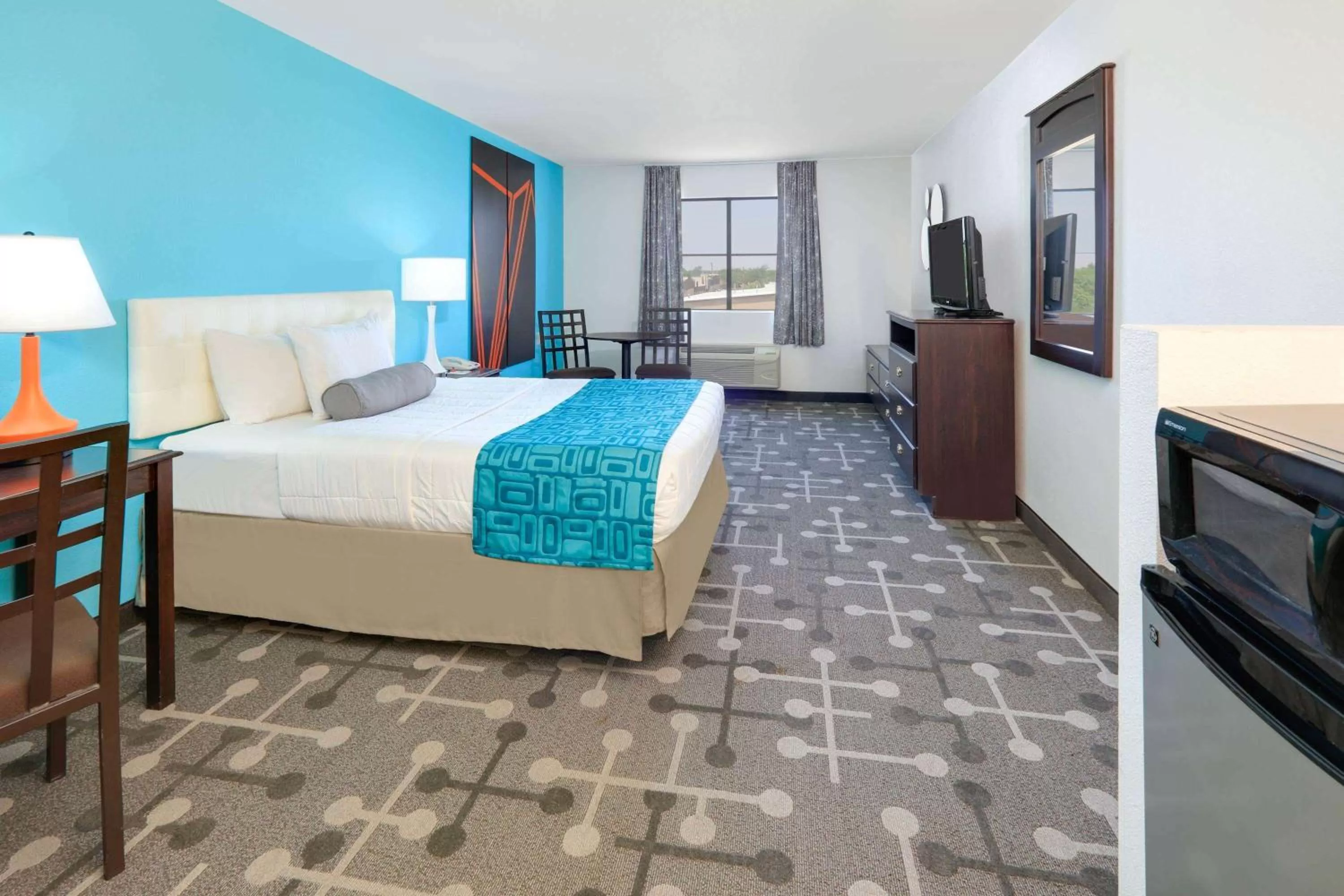 Photo of the whole room in Howard Johnson by Wyndham Lubbock TX