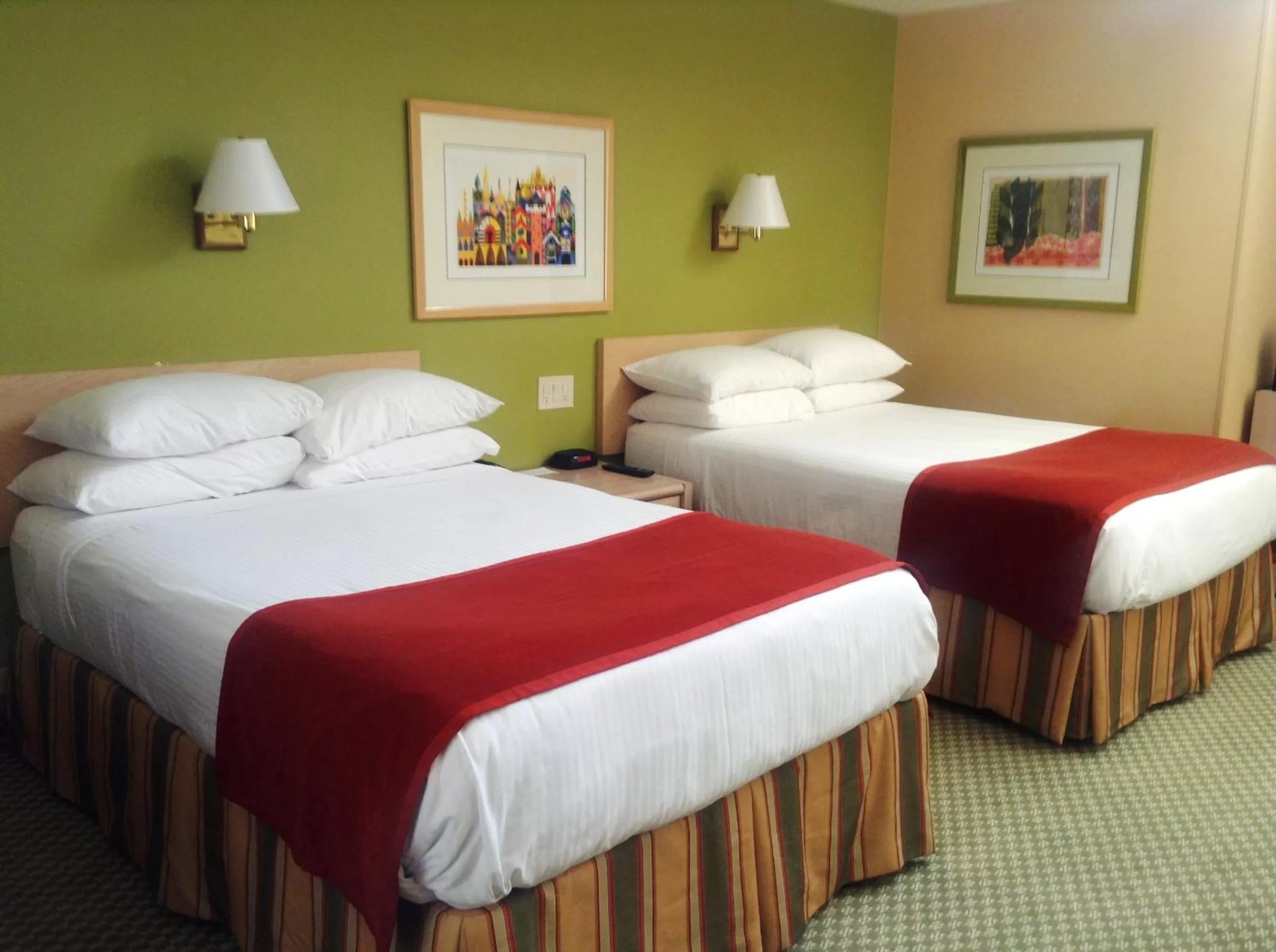 Bedroom, Bed in Howard Johnson by Wyndham Anaheim Hotel and Water Playground