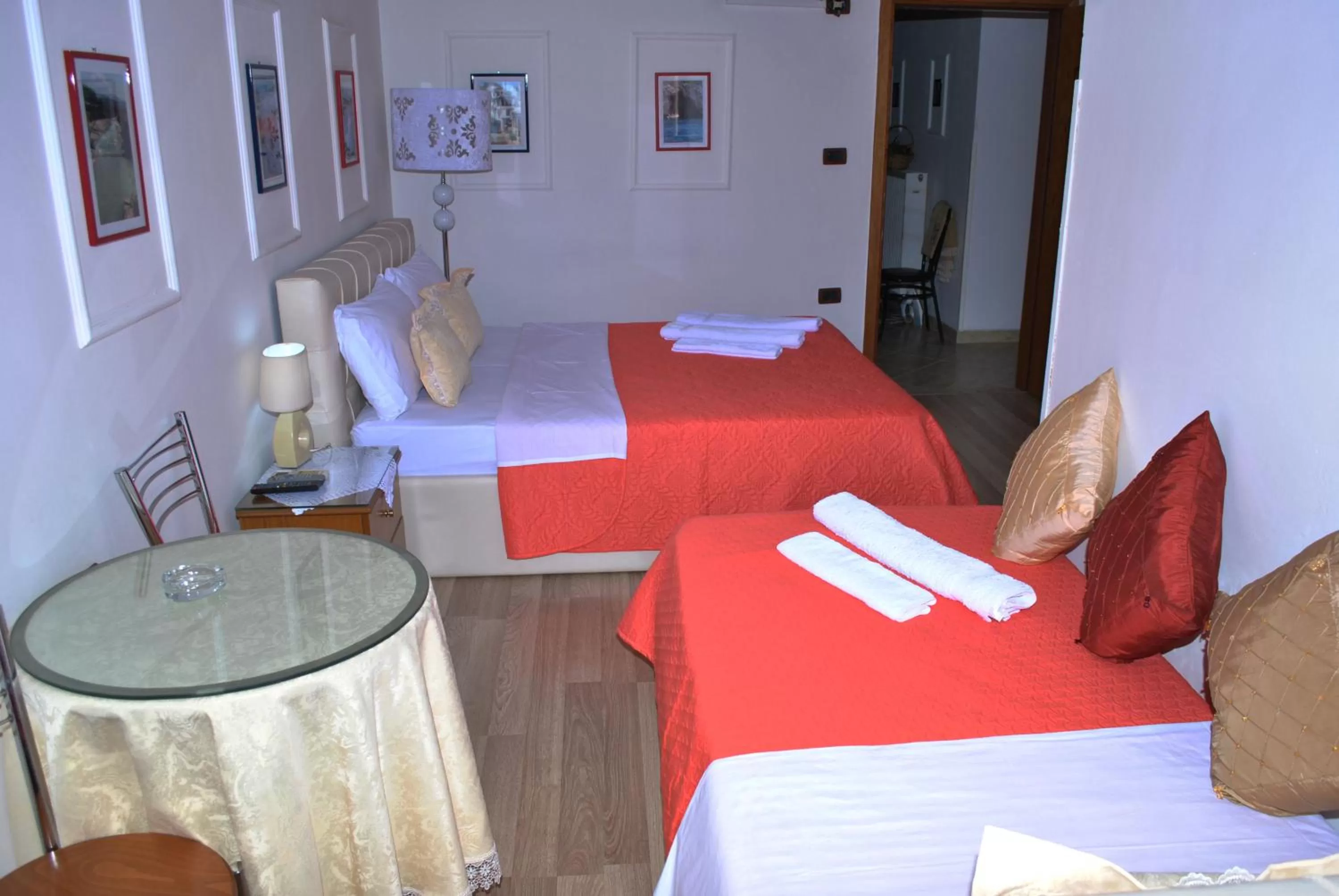 Photo of the whole room, Bed in Hotel The First