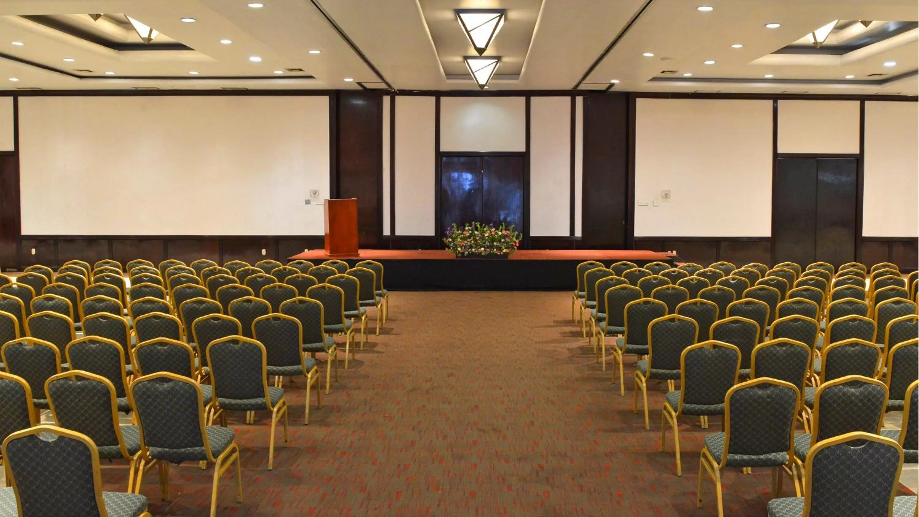 Meeting/conference room in Holiday Inn Morelia by IHG
