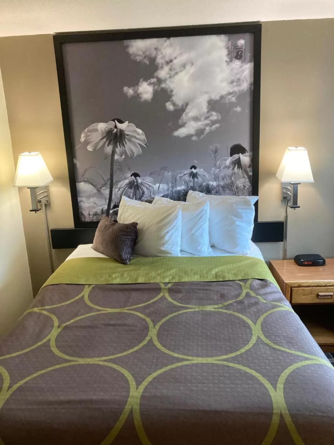 Bed in Super 8 by Wyndham Chisago City