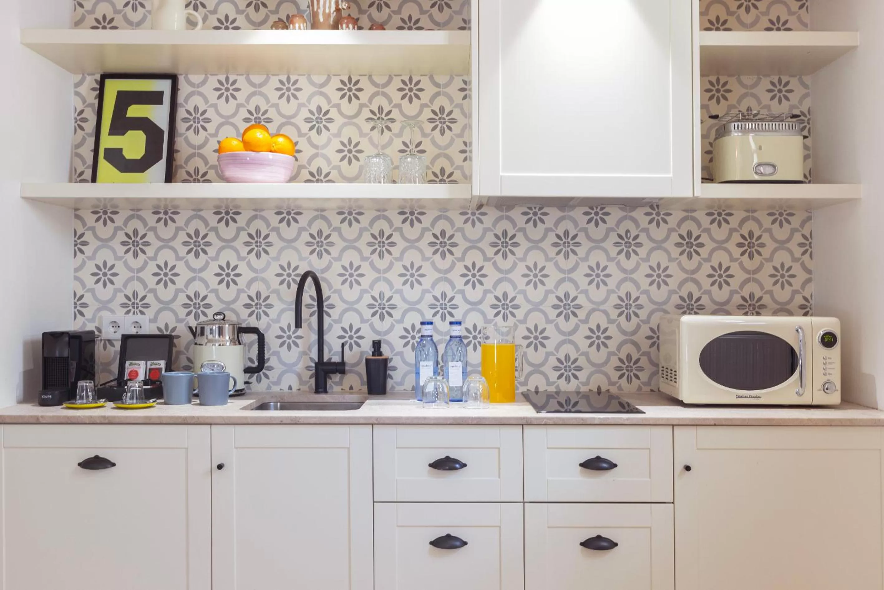 kitchen in Samaritana Suites