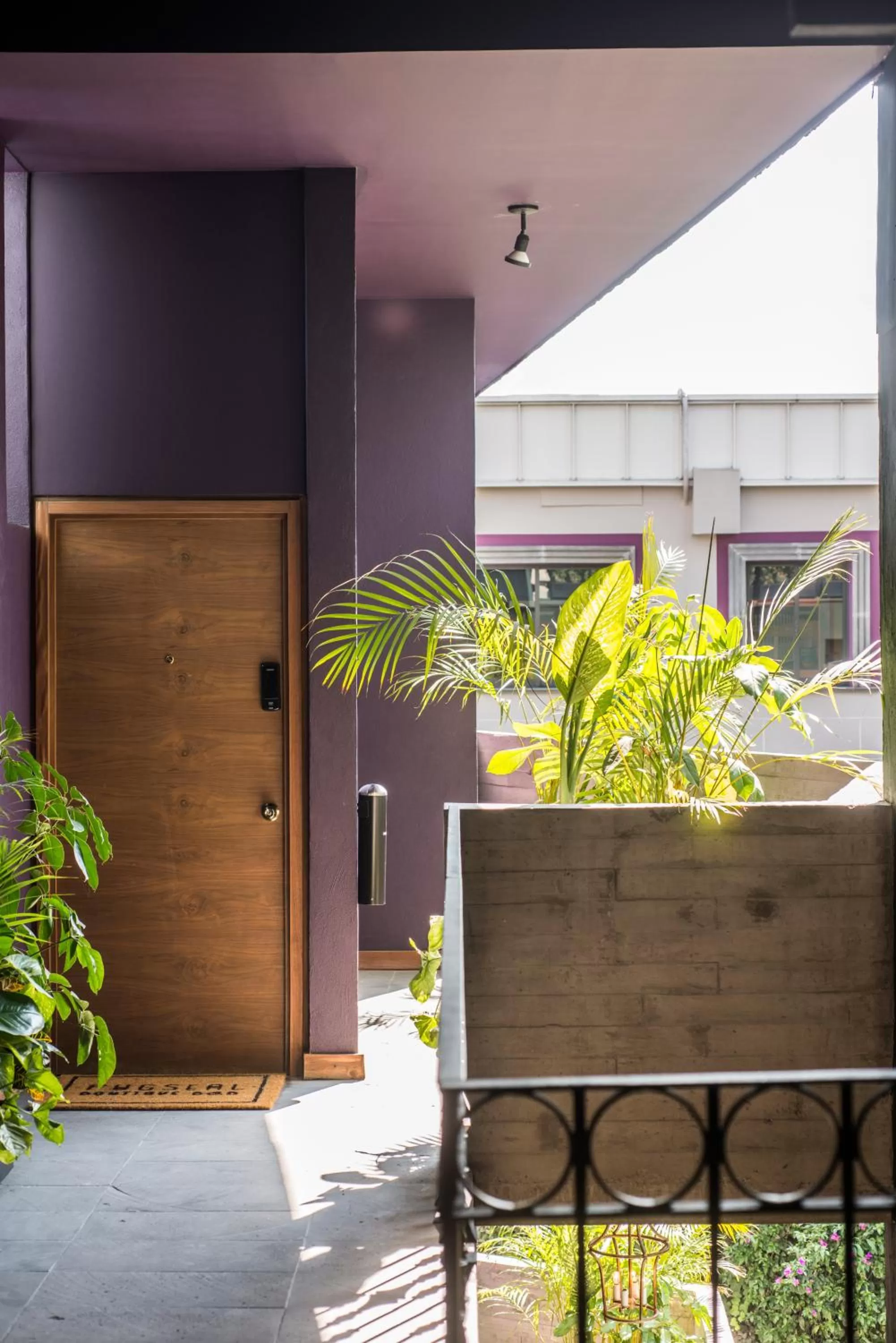 Facade/entrance in Pug Seal Polanco Anatole France