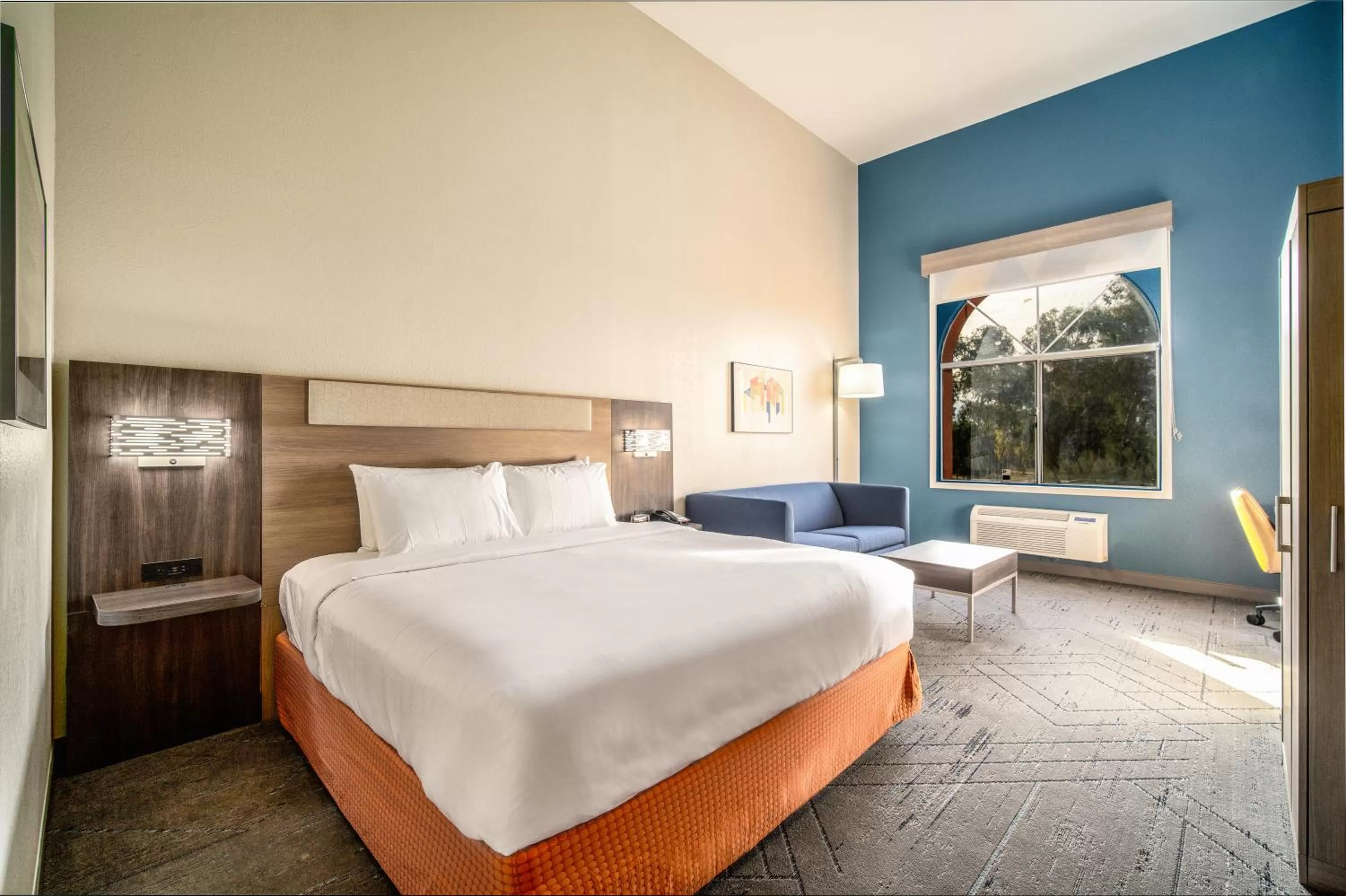 Bedroom in Holiday Inn Express & Suites Phoenix - Mesa West by IHG