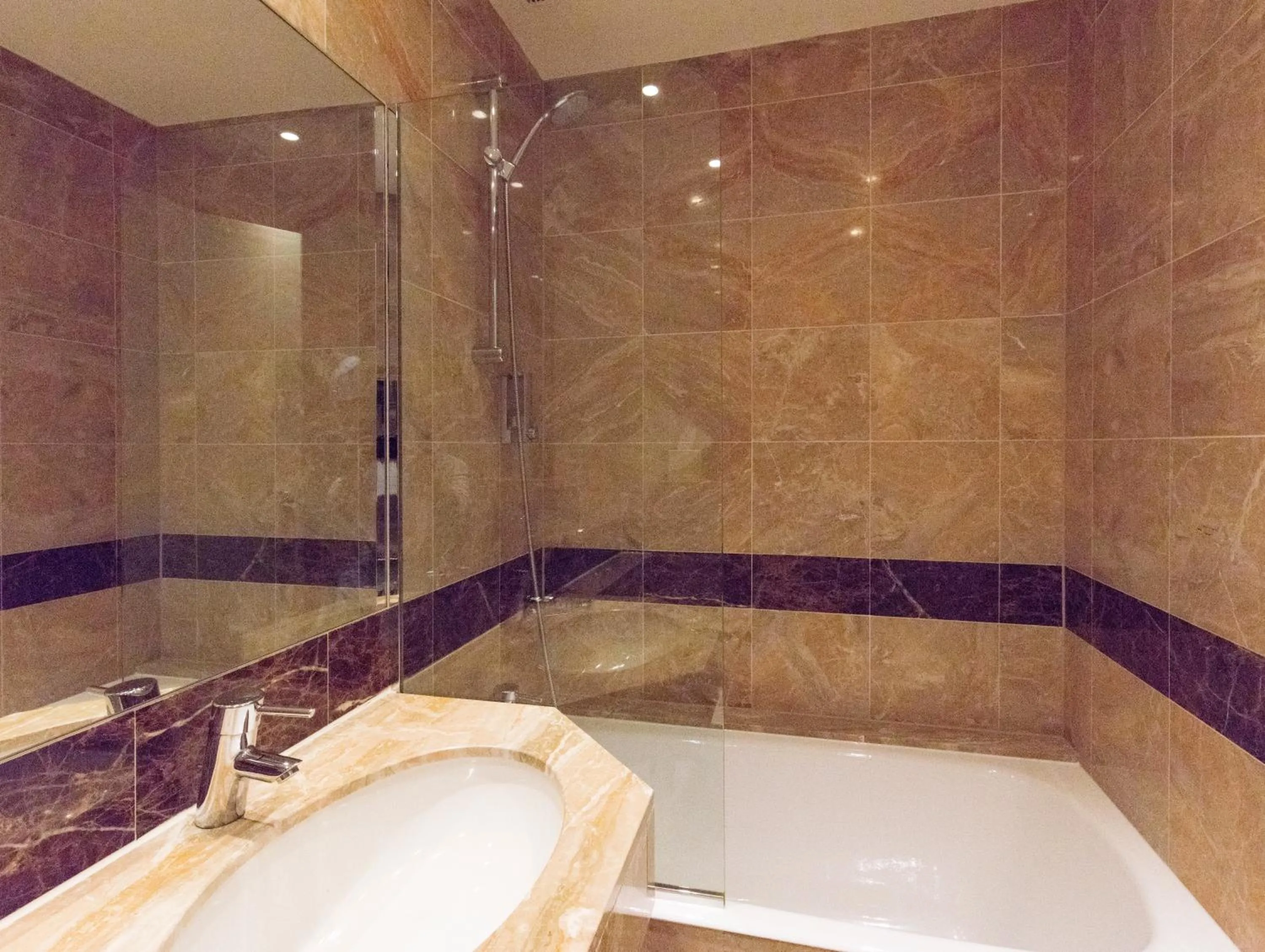 Bathroom in Hôtel Saint Germain