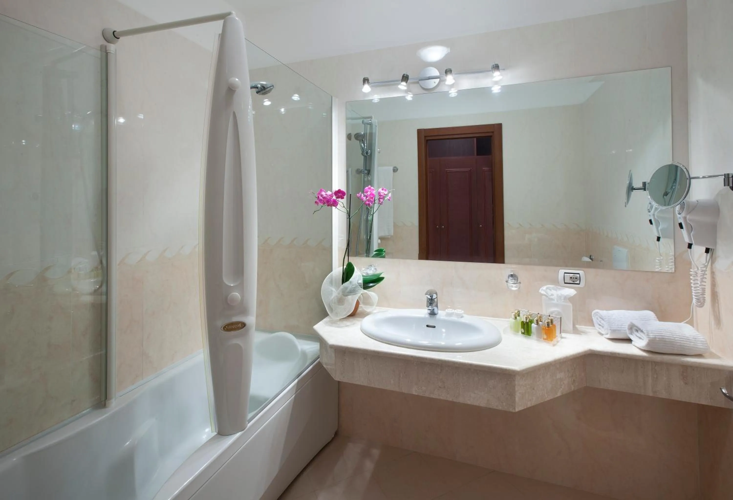 Shower in Gabbiano Azzurro Hotel & Suites